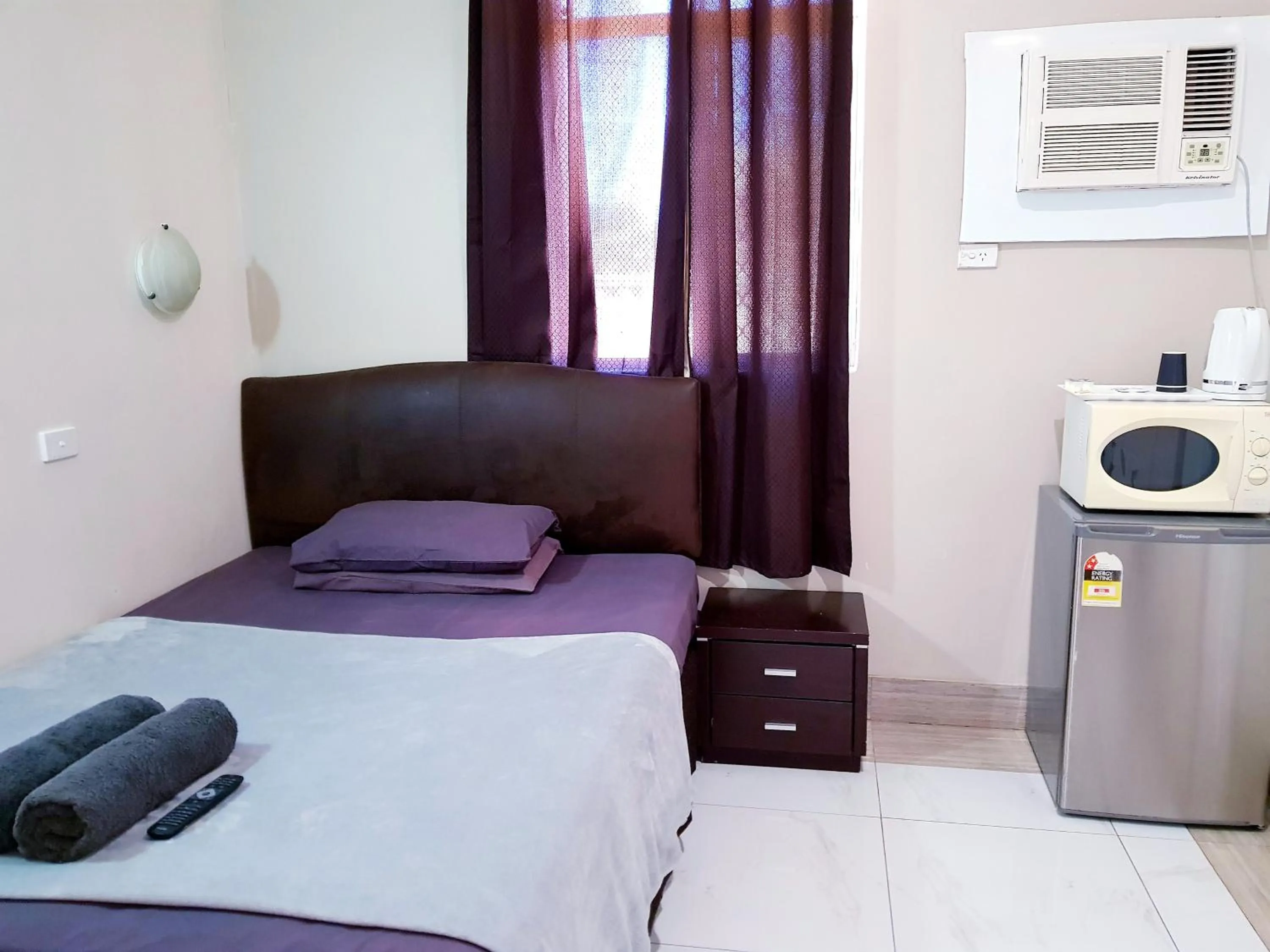 Bed in Perth City Motel