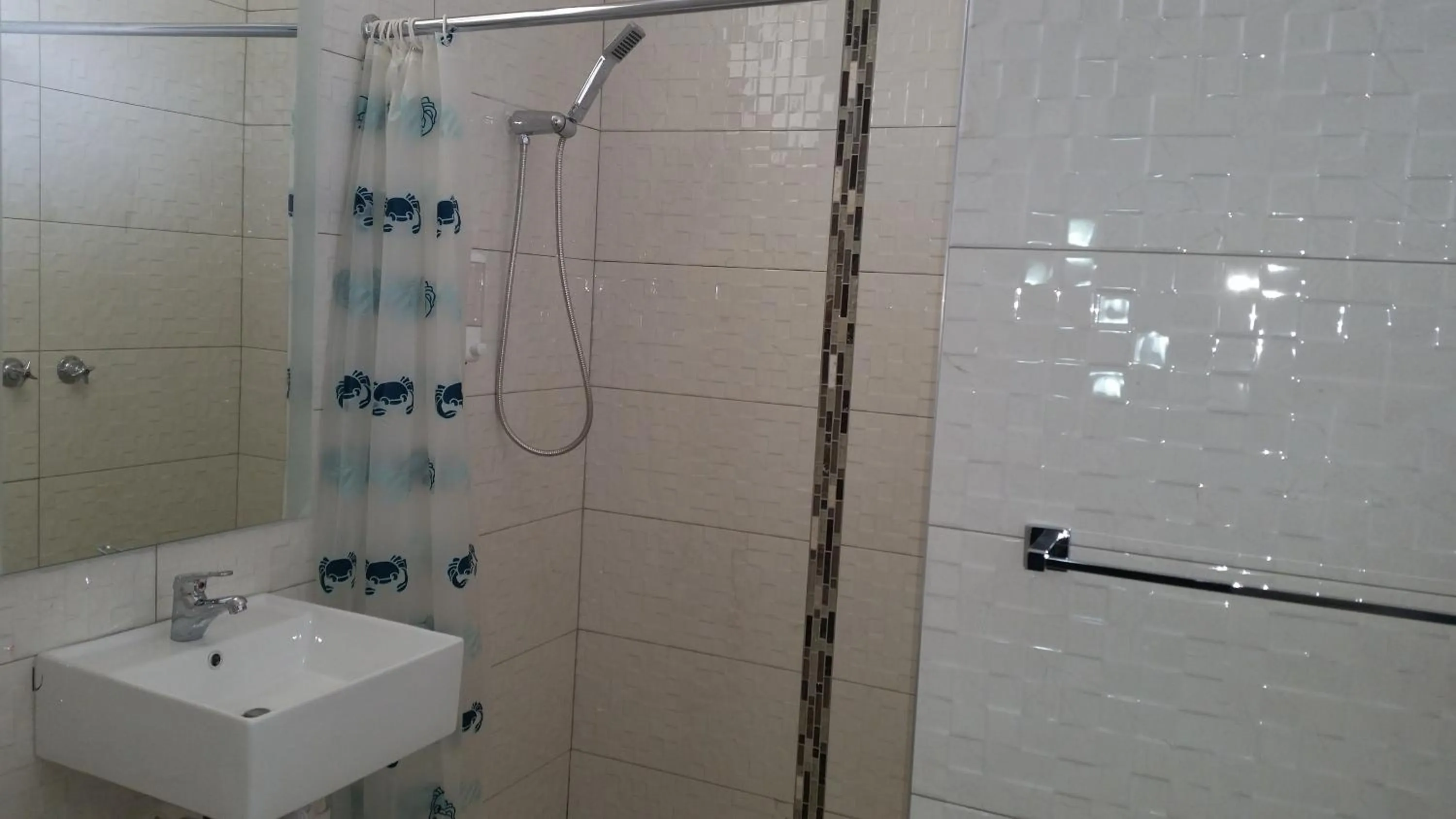 Shower in Perth City Motel