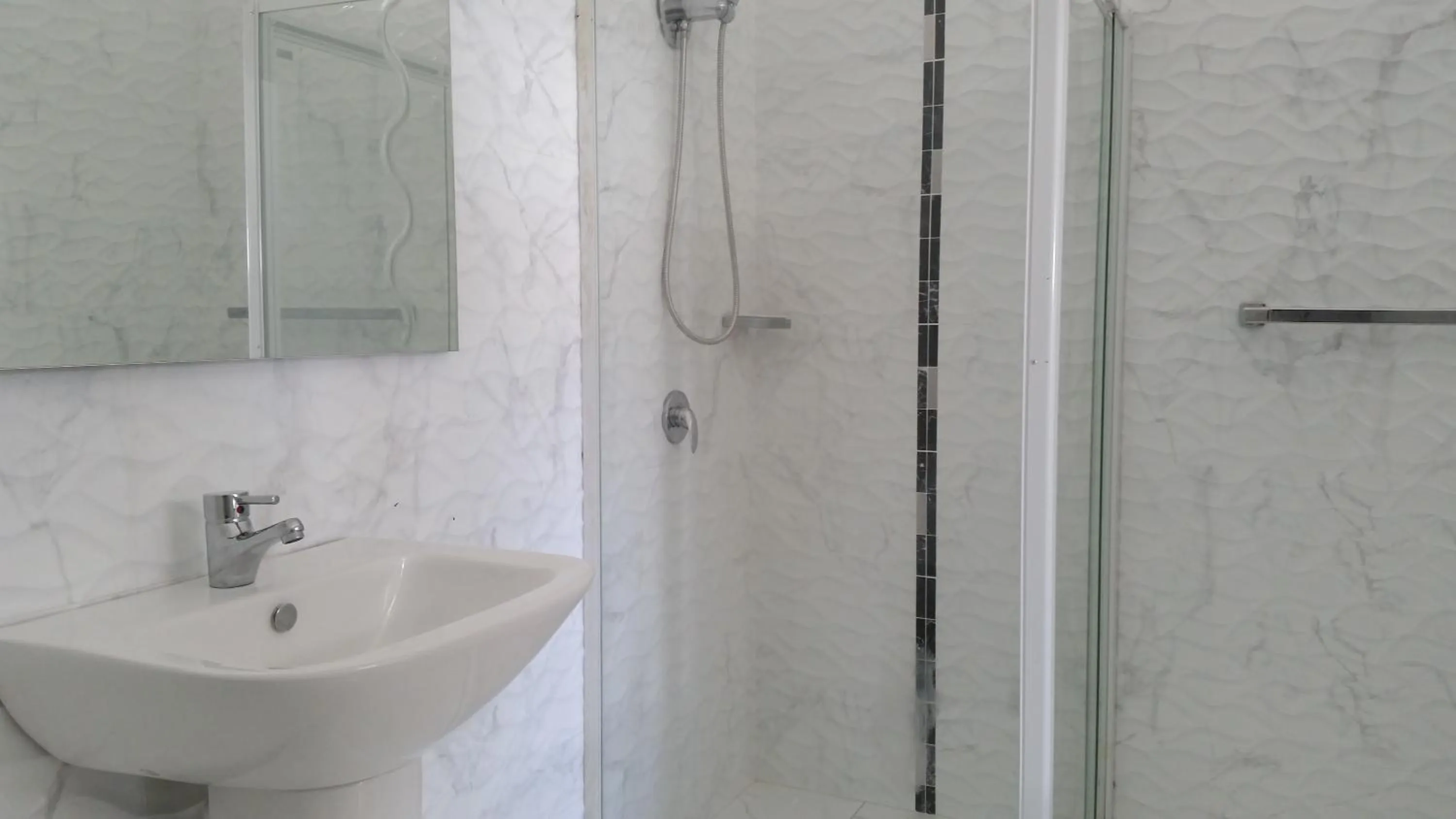 Bathroom in Perth City Motel