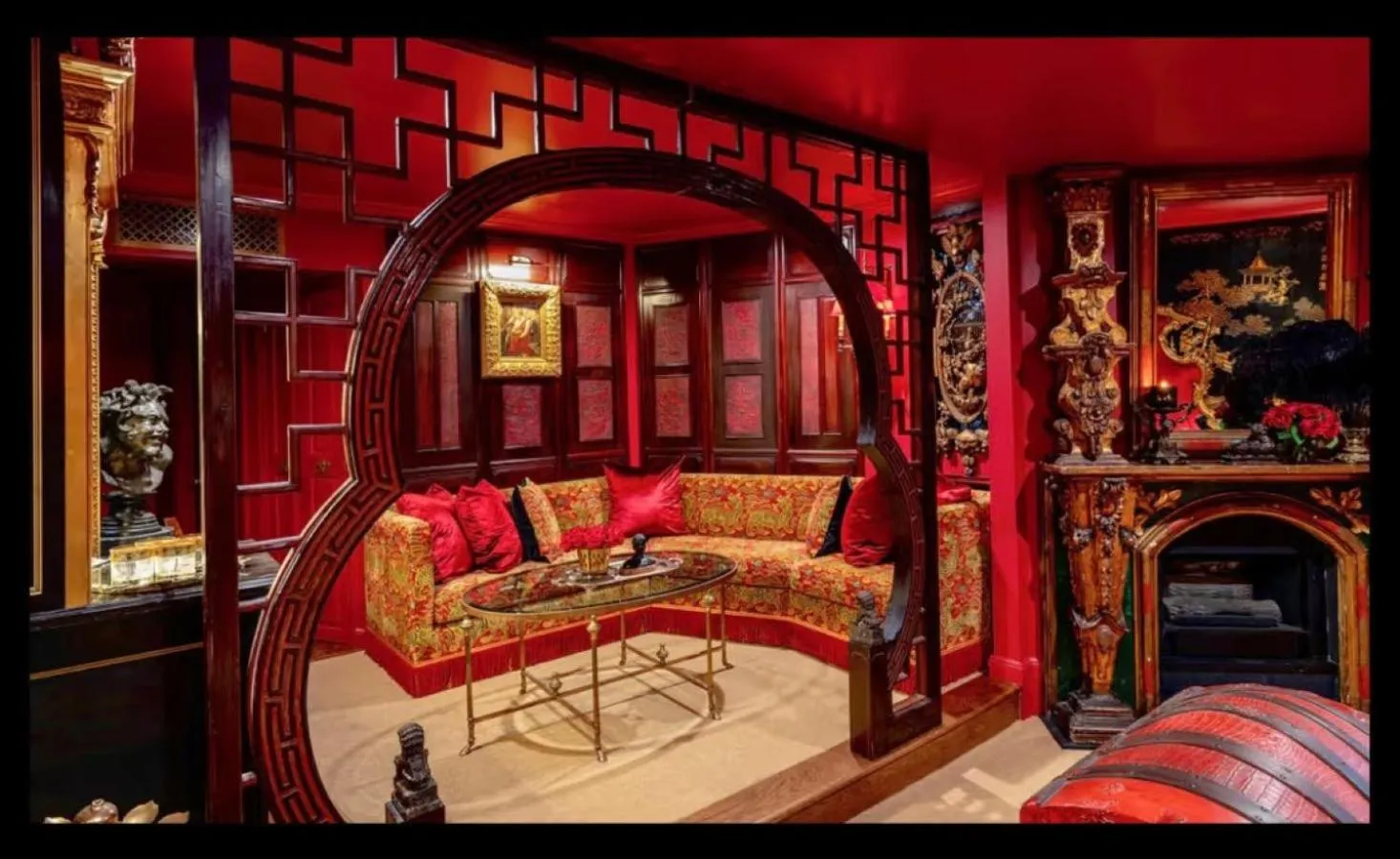 Seating area in Petit Ermitage