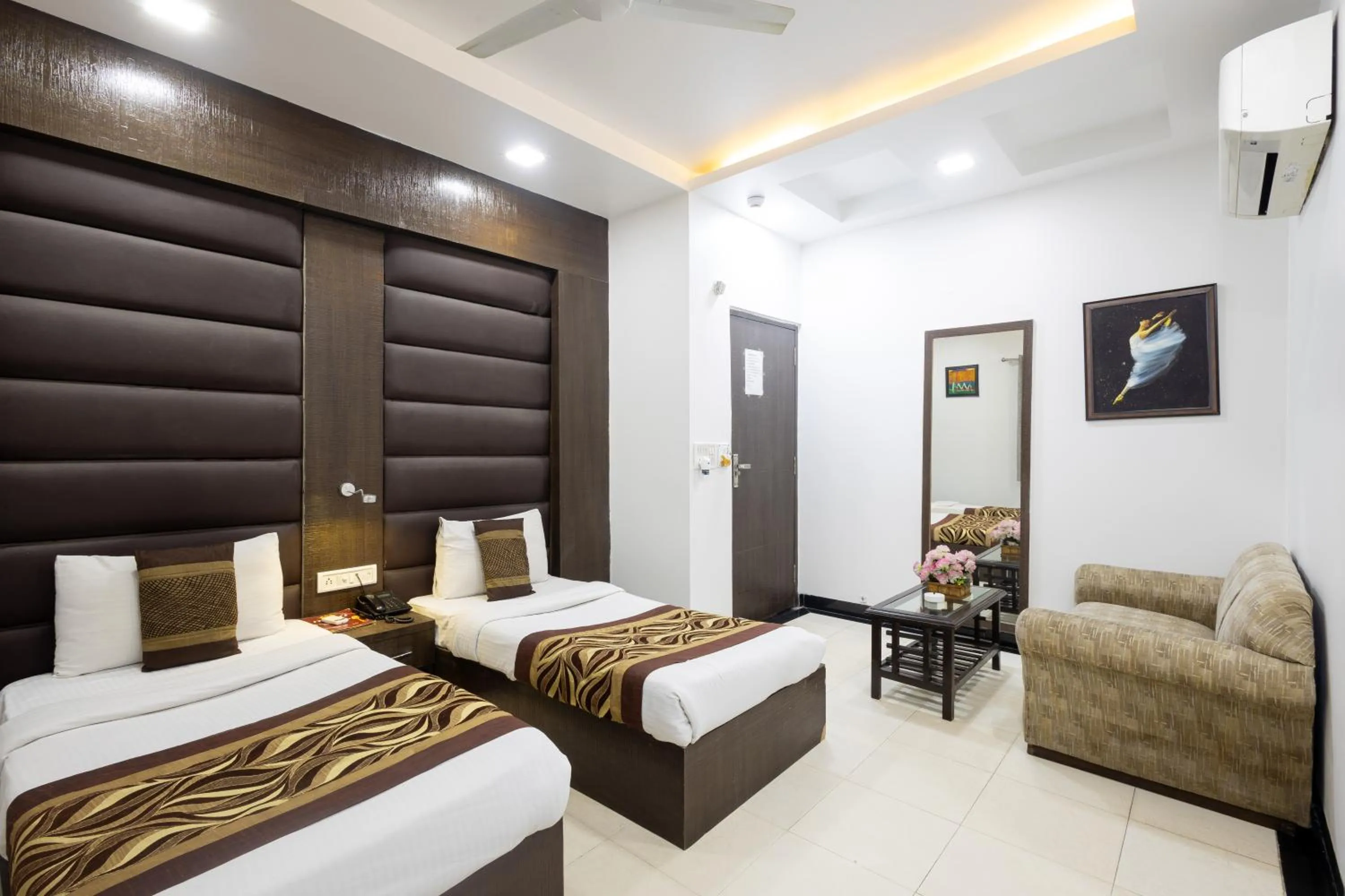 Bed in Hotel Red Castle - Karol Bagh - Where luxury meets comfort
