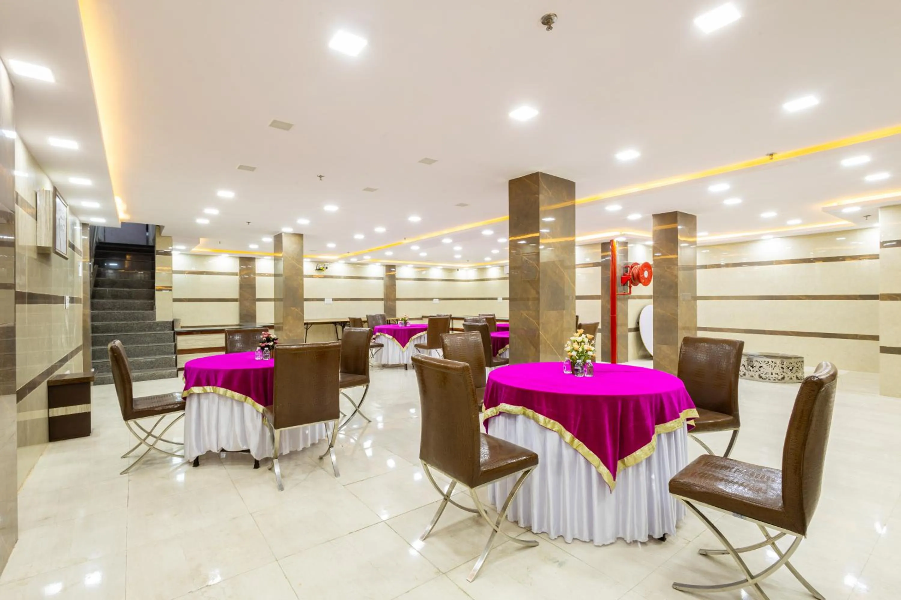 Restaurant/places to eat in Hotel Red Castle - Karol Bagh - Where luxury meets comfort