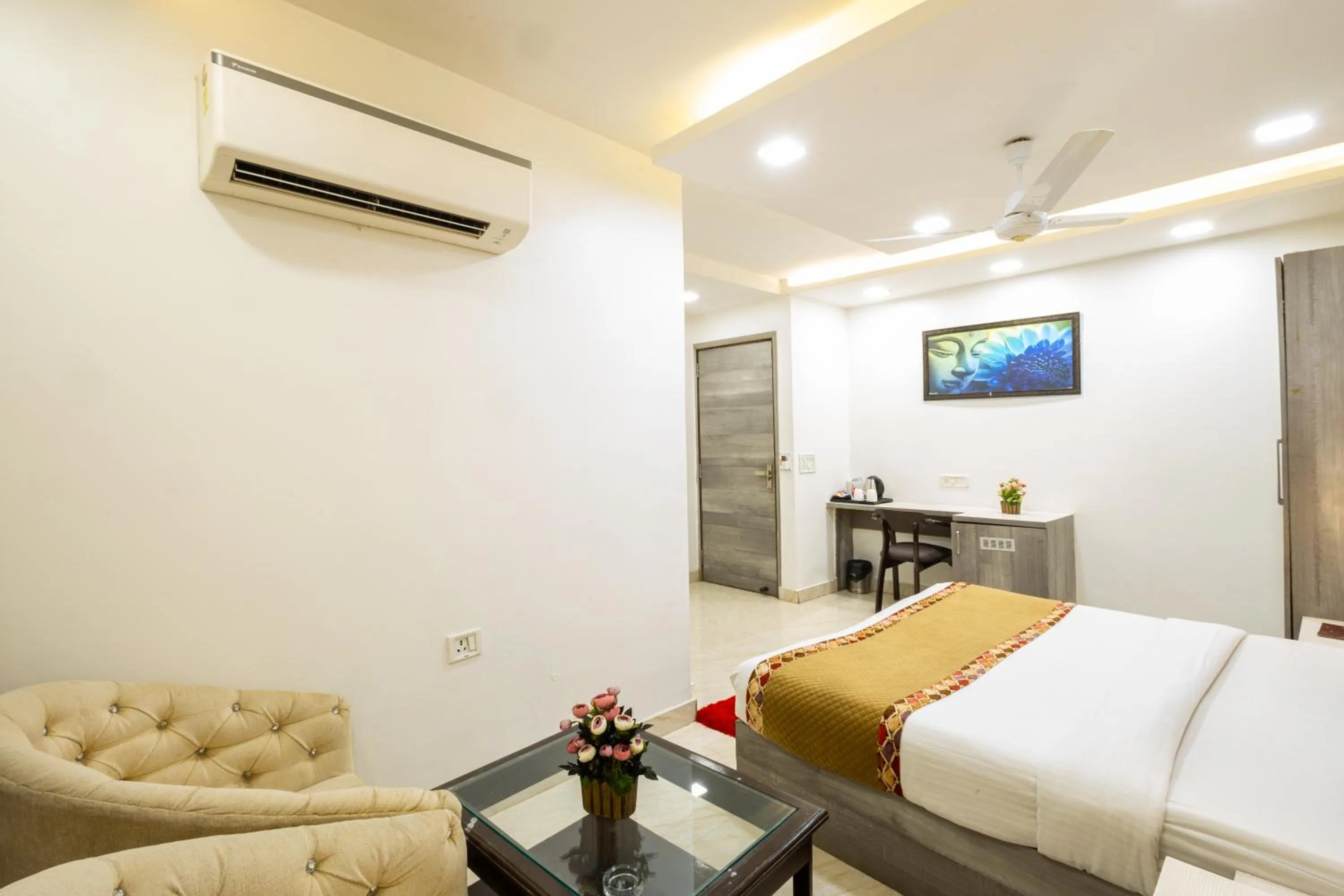 Bed in Hotel Red Castle - Karol Bagh - Where luxury meets comfort