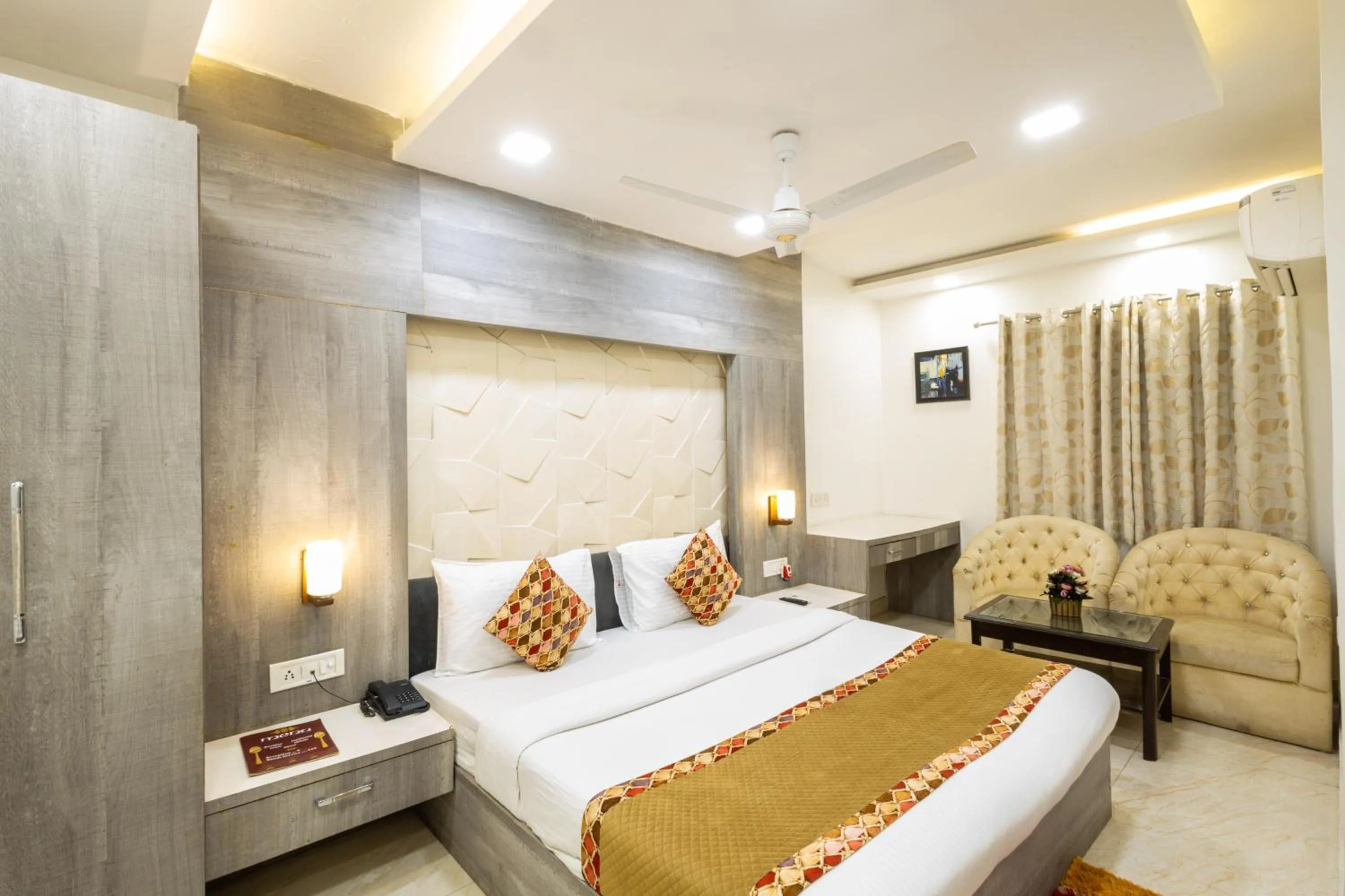 Bed in Hotel Red Castle - Karol Bagh - Where luxury meets comfort