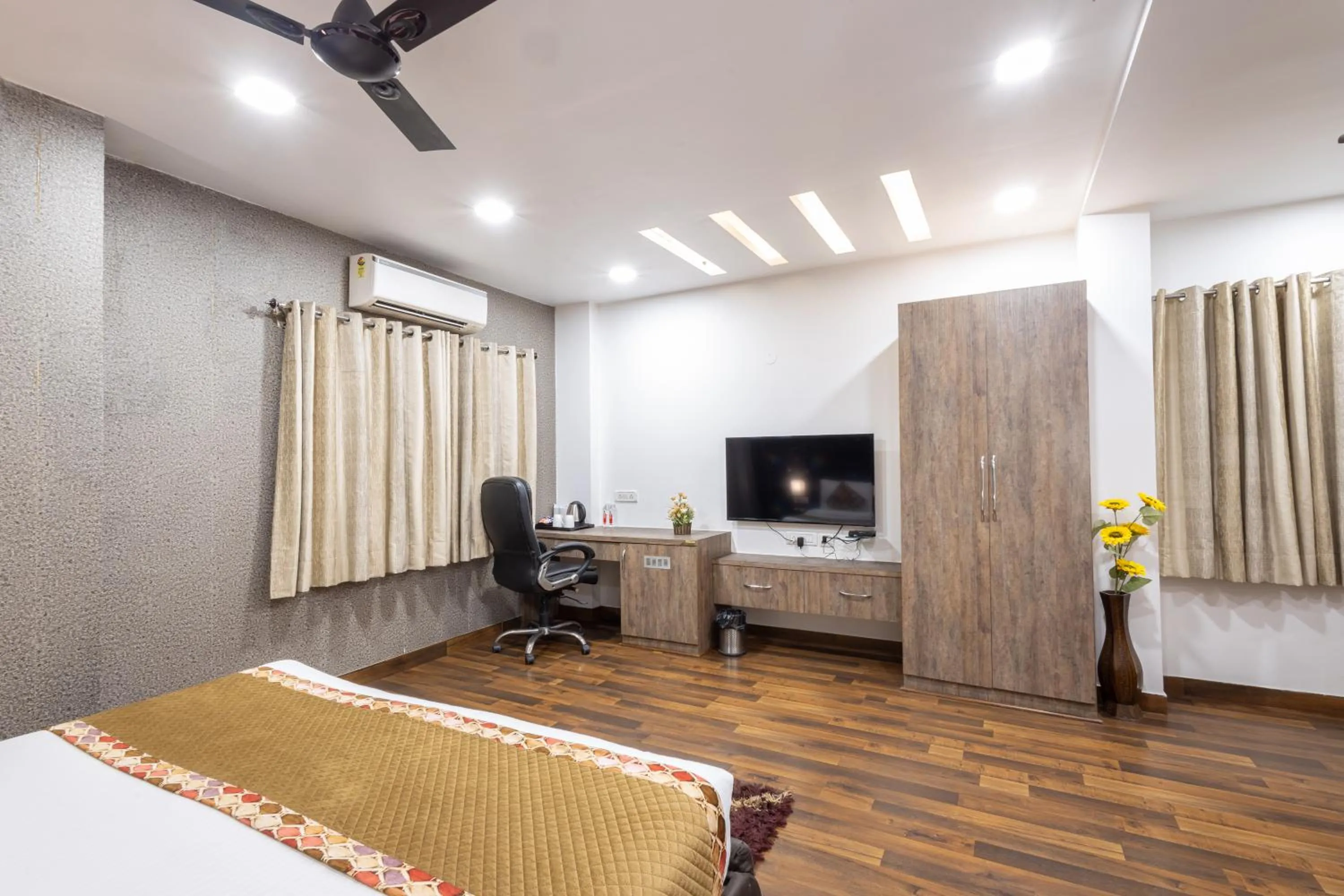 Bed in Hotel Red Castle - Karol Bagh - Where luxury meets comfort