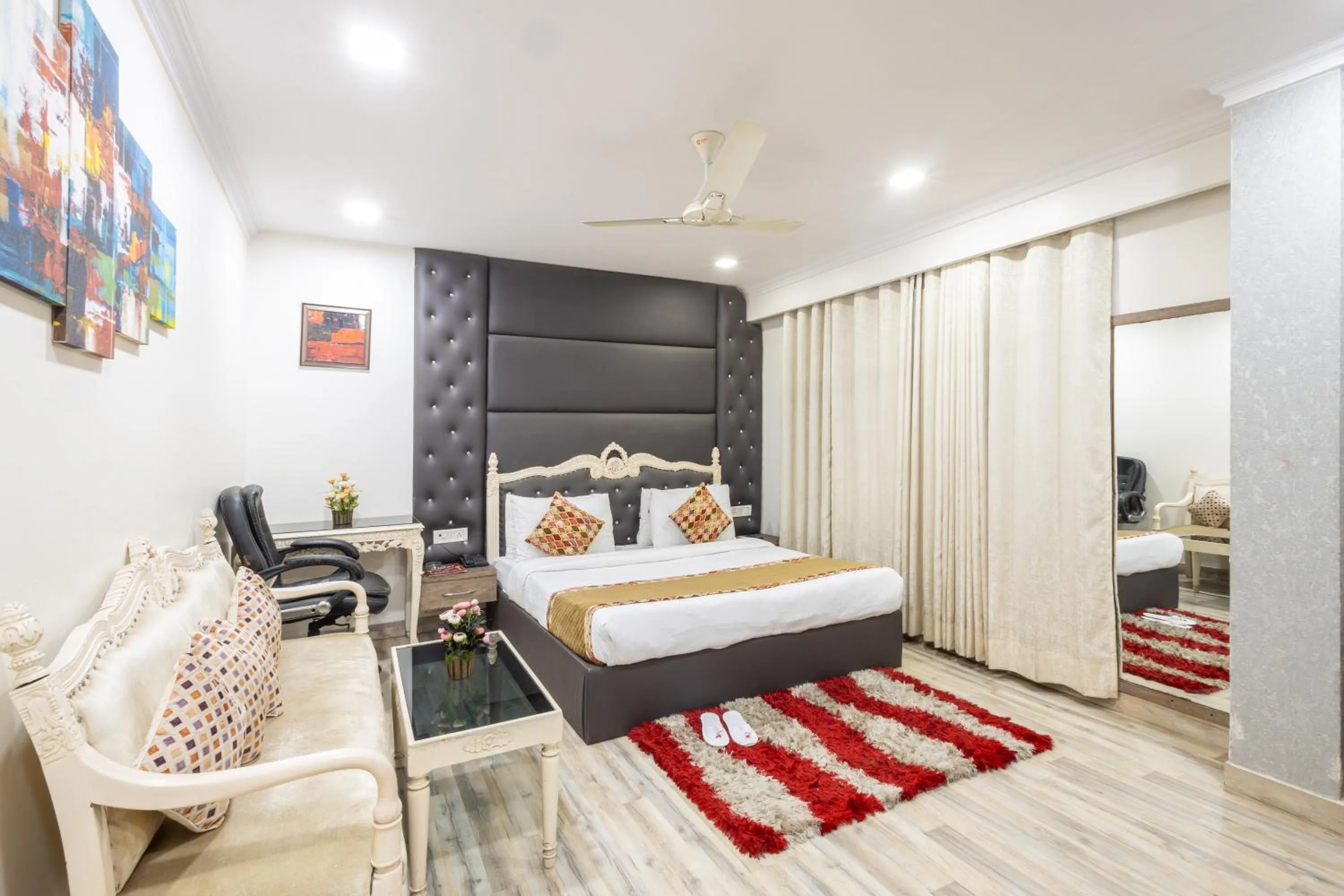 Bed in Hotel Red Castle - Karol Bagh - Where luxury meets comfort