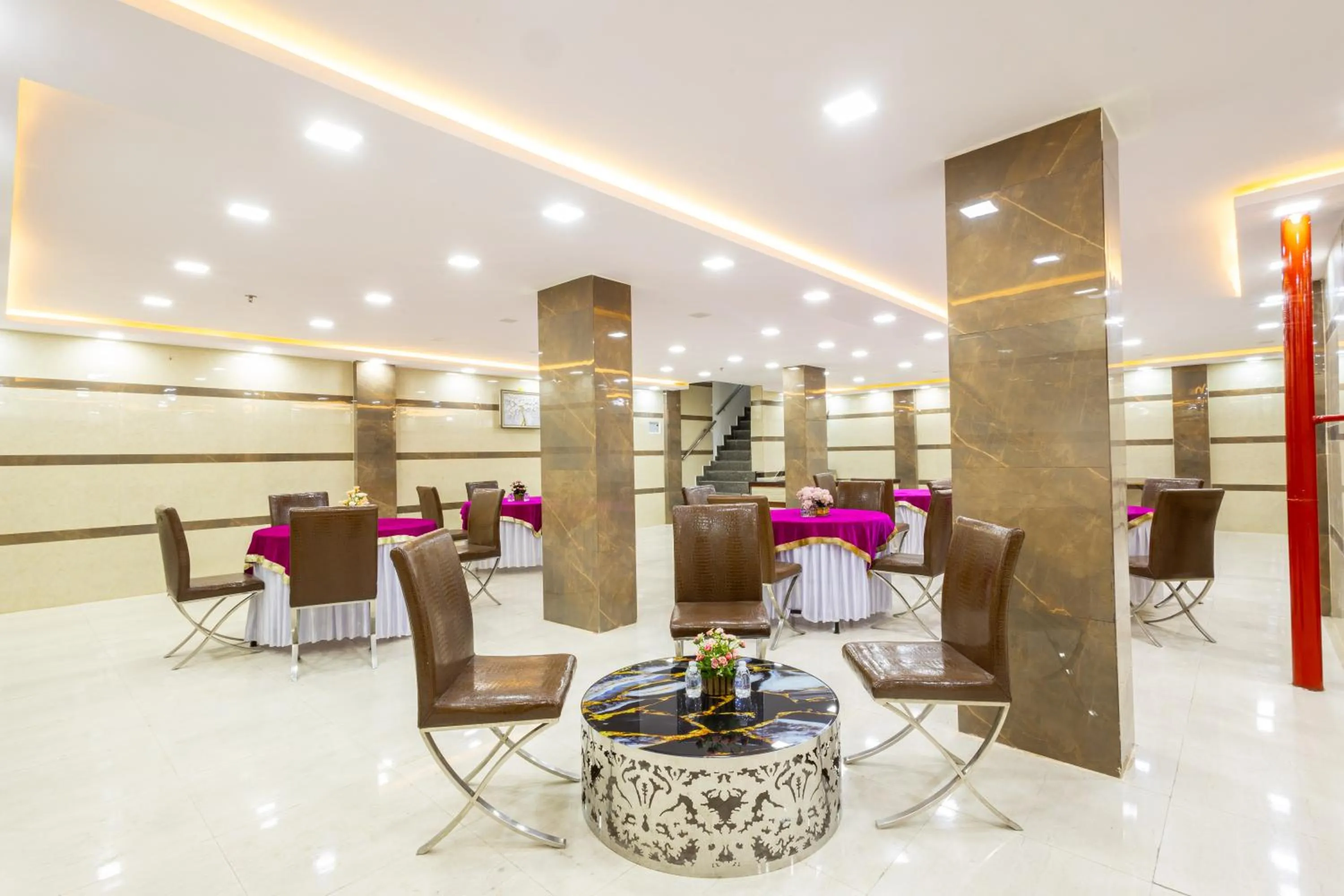 Restaurant/places to eat in Hotel Red Castle - Karol Bagh - Where luxury meets comfort