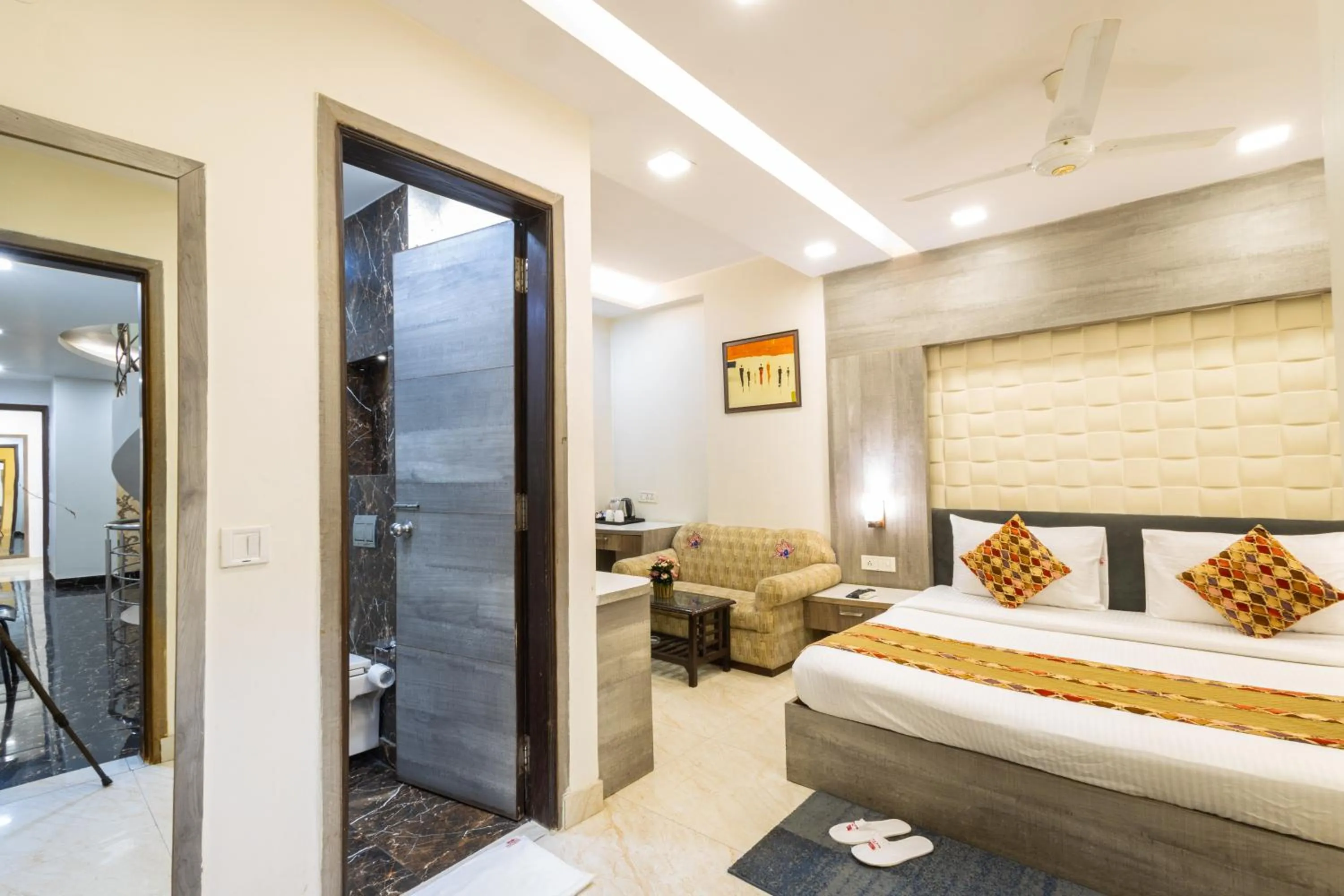 Shower, Bed in Hotel Red Castle - Karol Bagh - Where luxury meets comfort