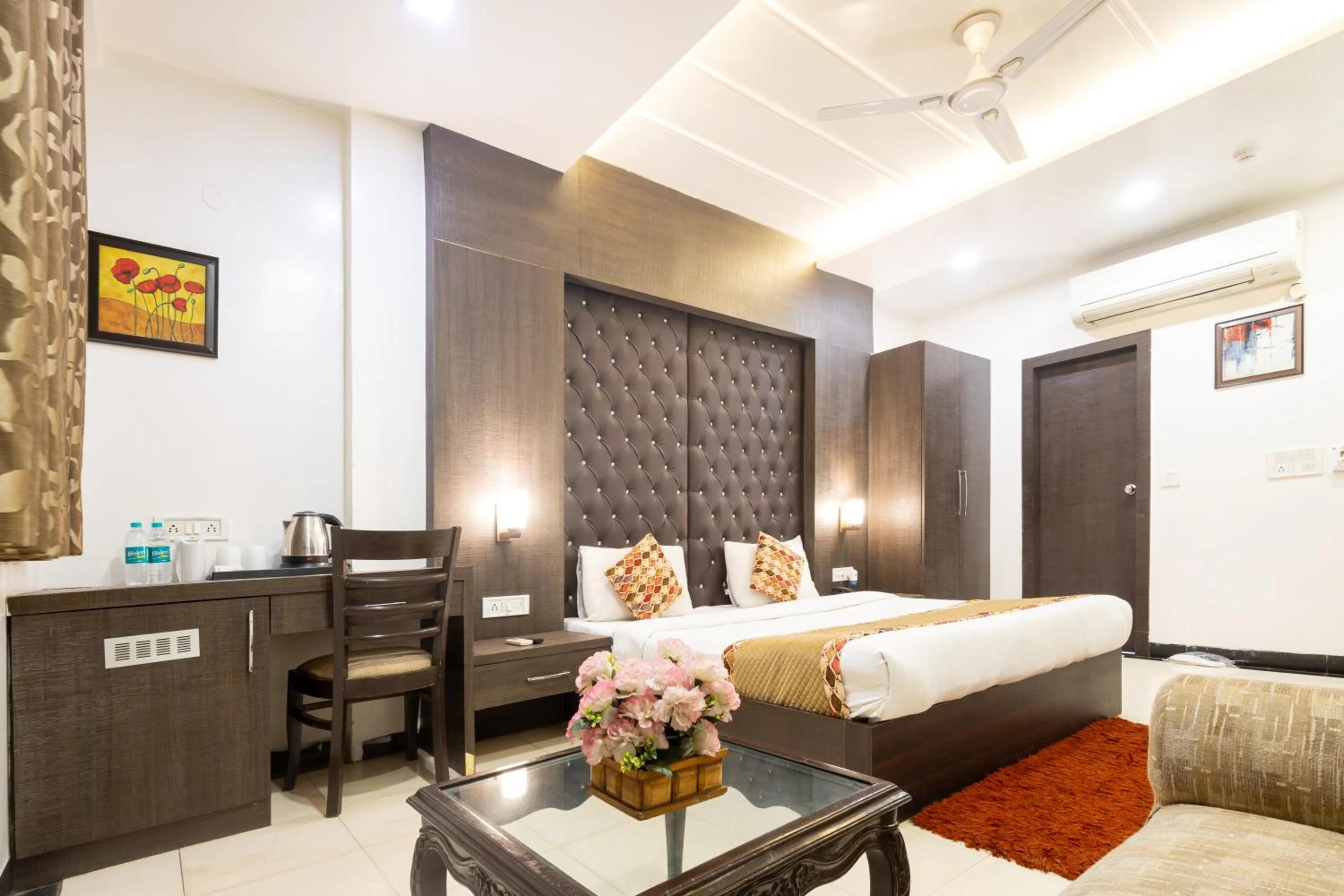Bed in Hotel Red Castle - Karol Bagh - Where luxury meets comfort