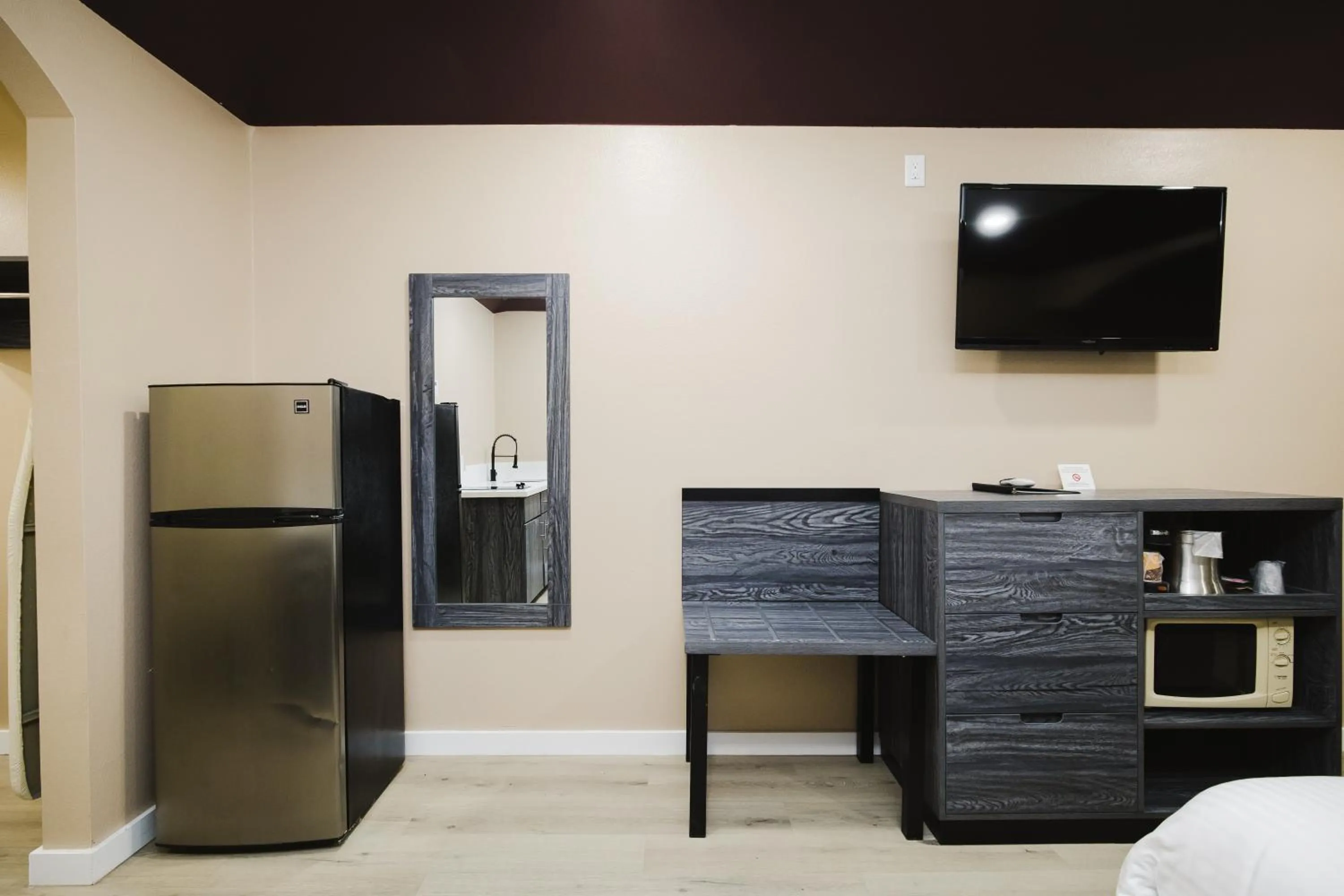 Bed in Sapphire Inn & Suites