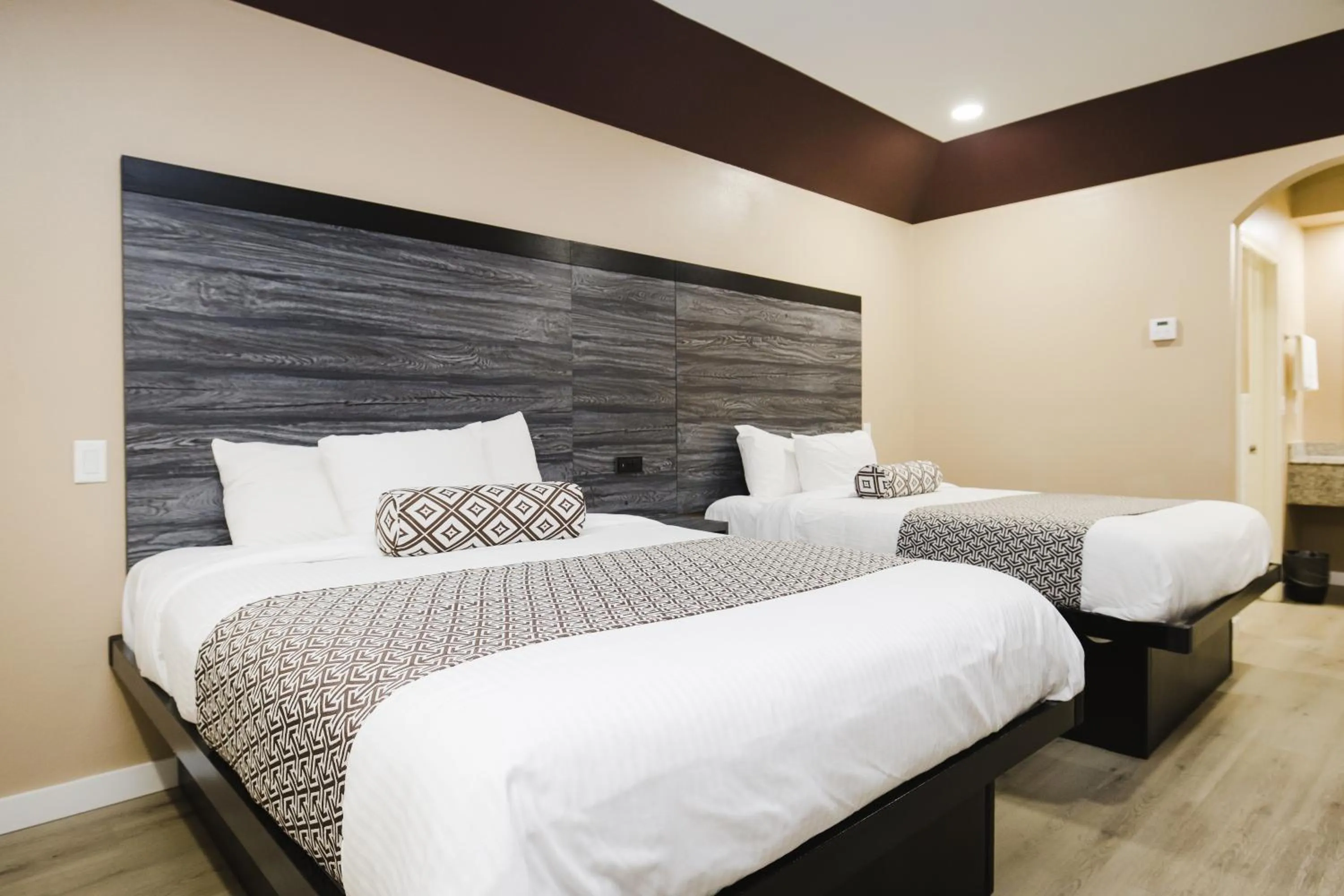 Bed in Sapphire Inn & Suites