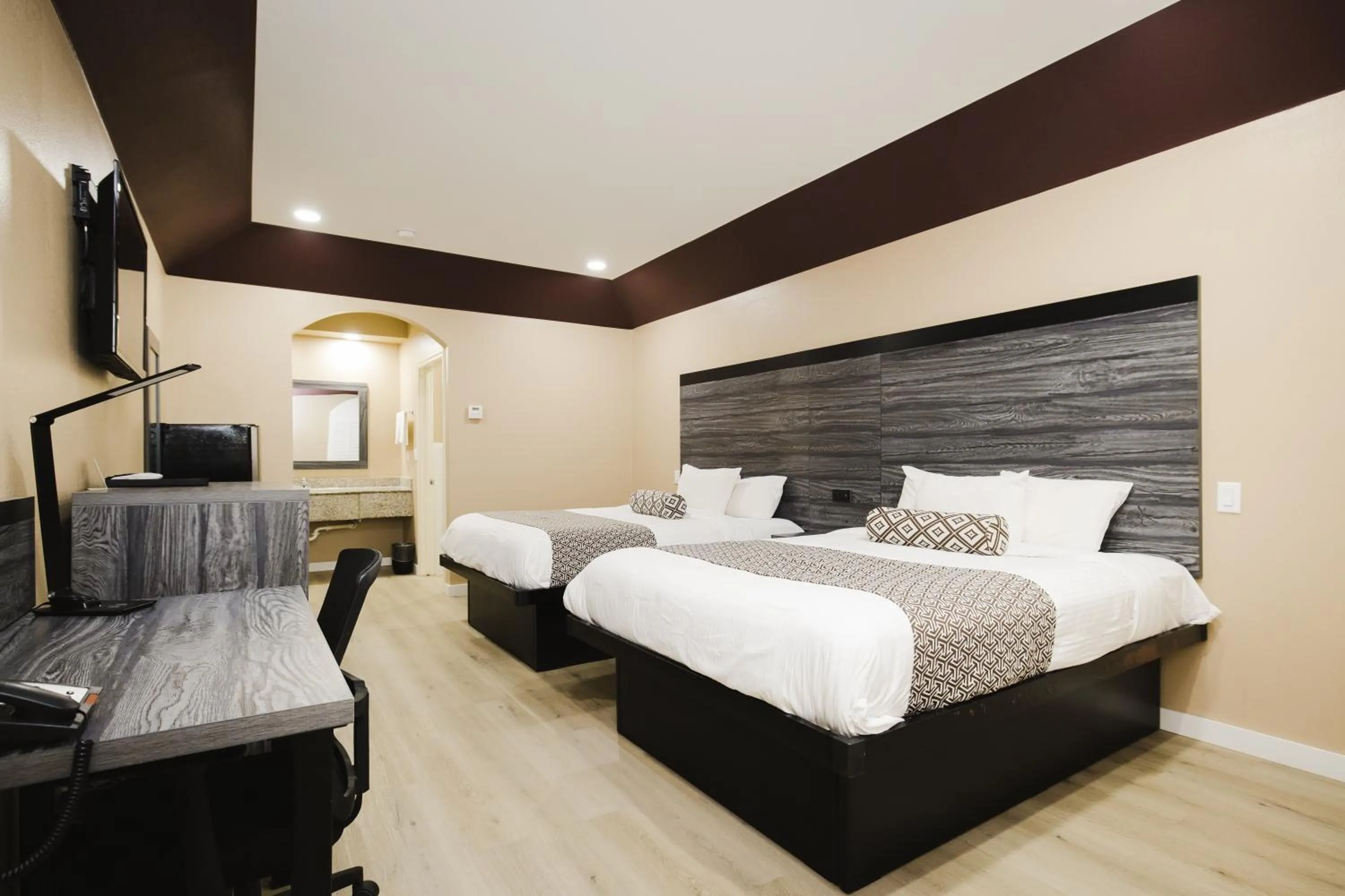 Bed in Sapphire Inn & Suites