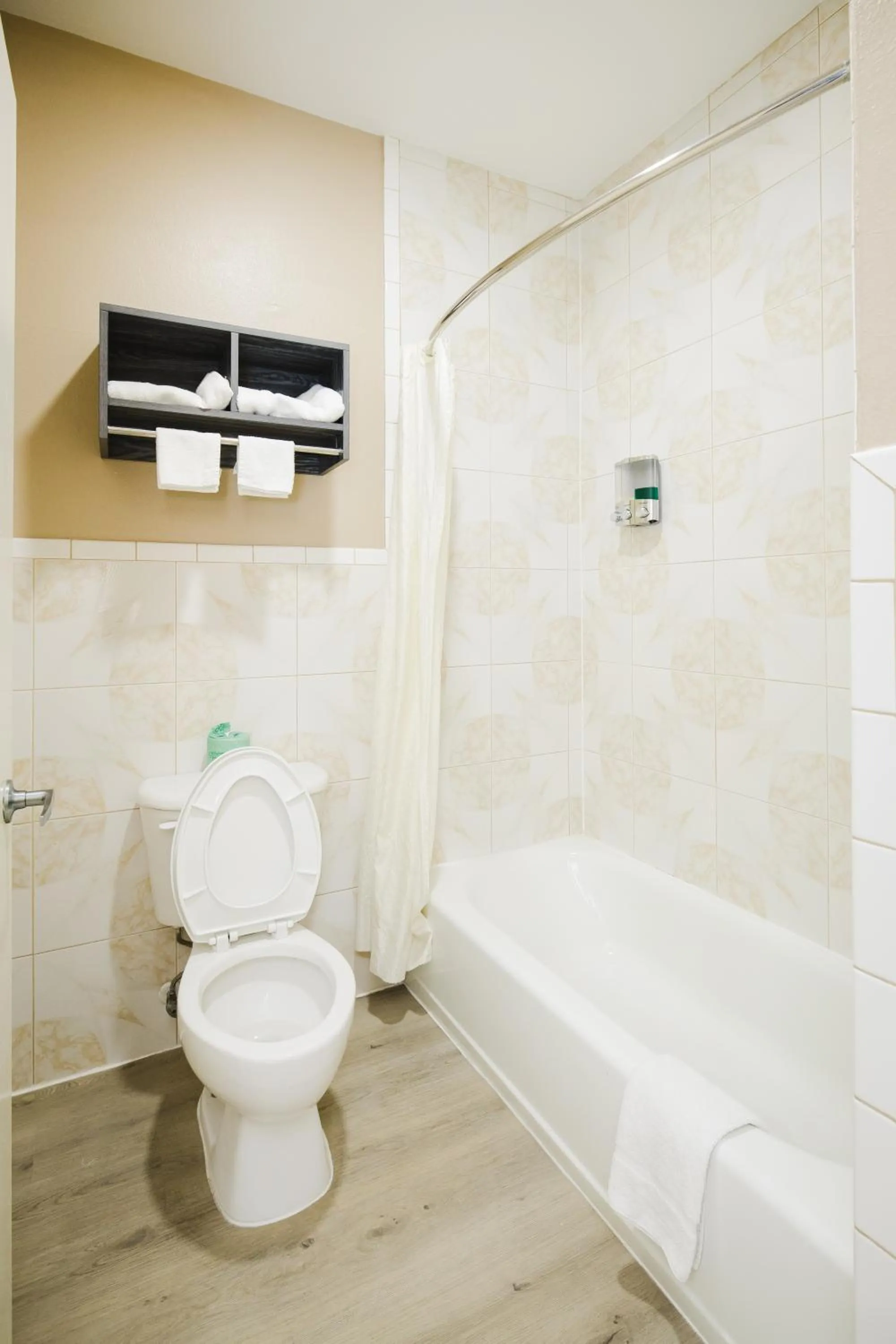 Shower in Sapphire Inn & Suites