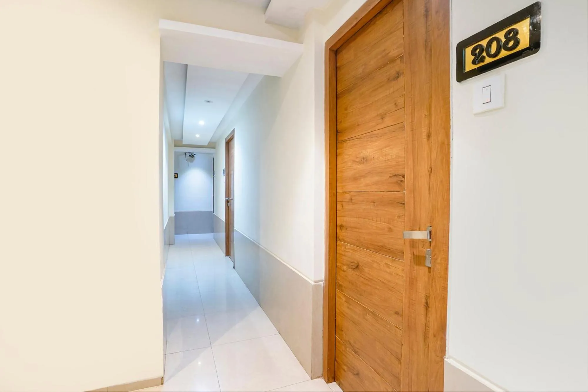 Lobby or reception in FabHotel Regal Inn - In Sahar Road