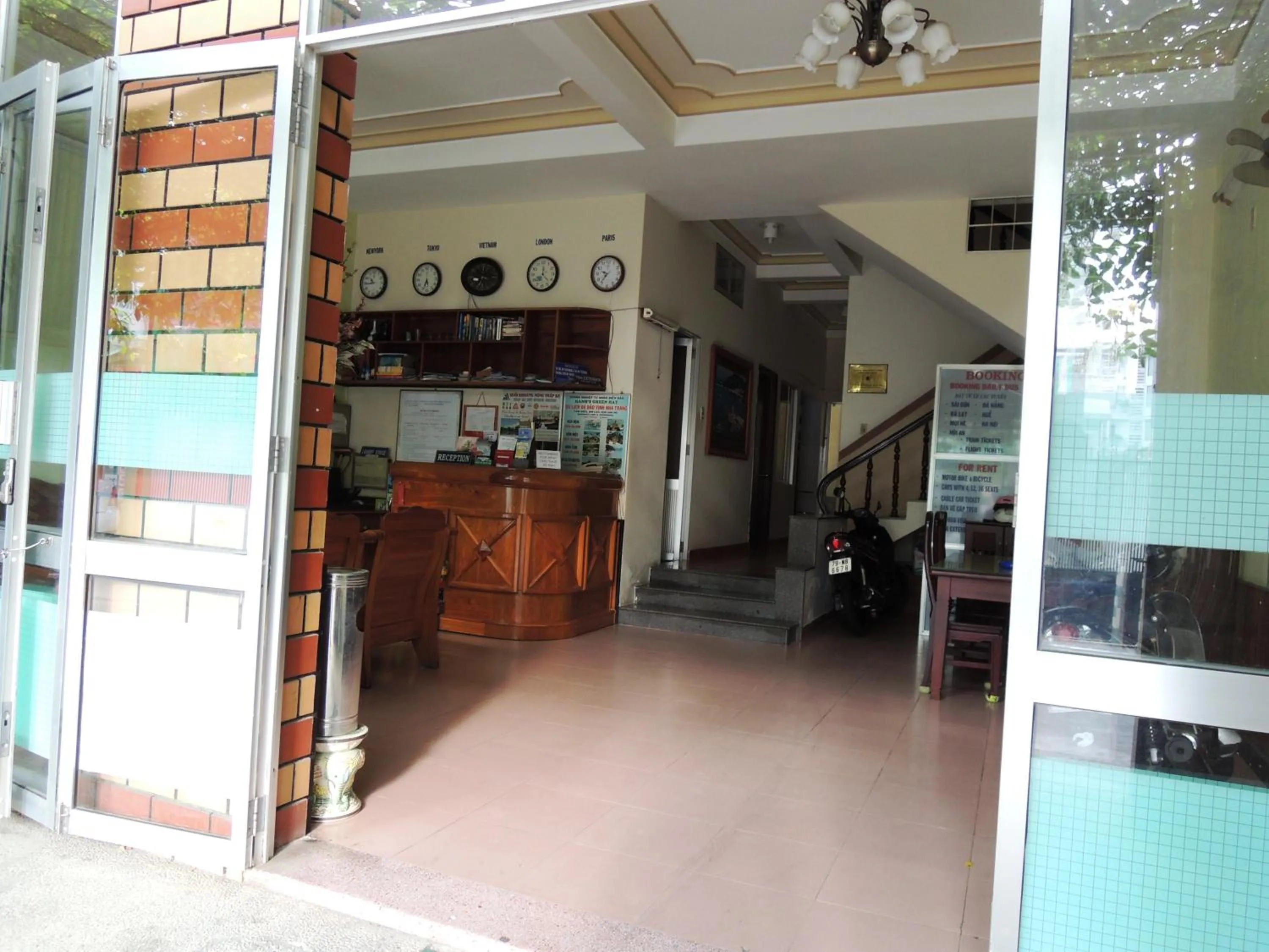 Communal lounge/ TV room in Hien Luong Hotel