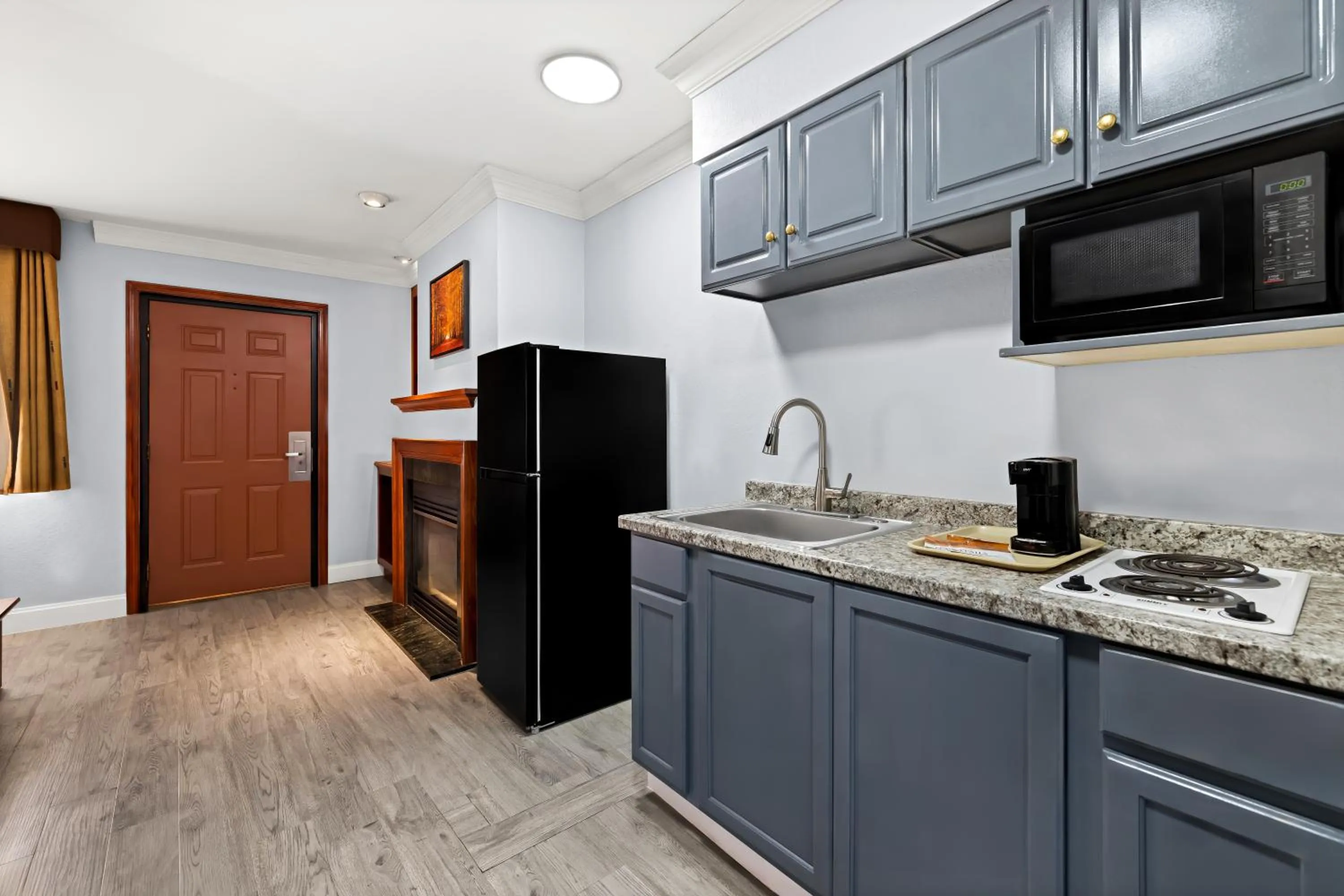 Kitchen or kitchenette in Village Haven Inn & Extended Stay