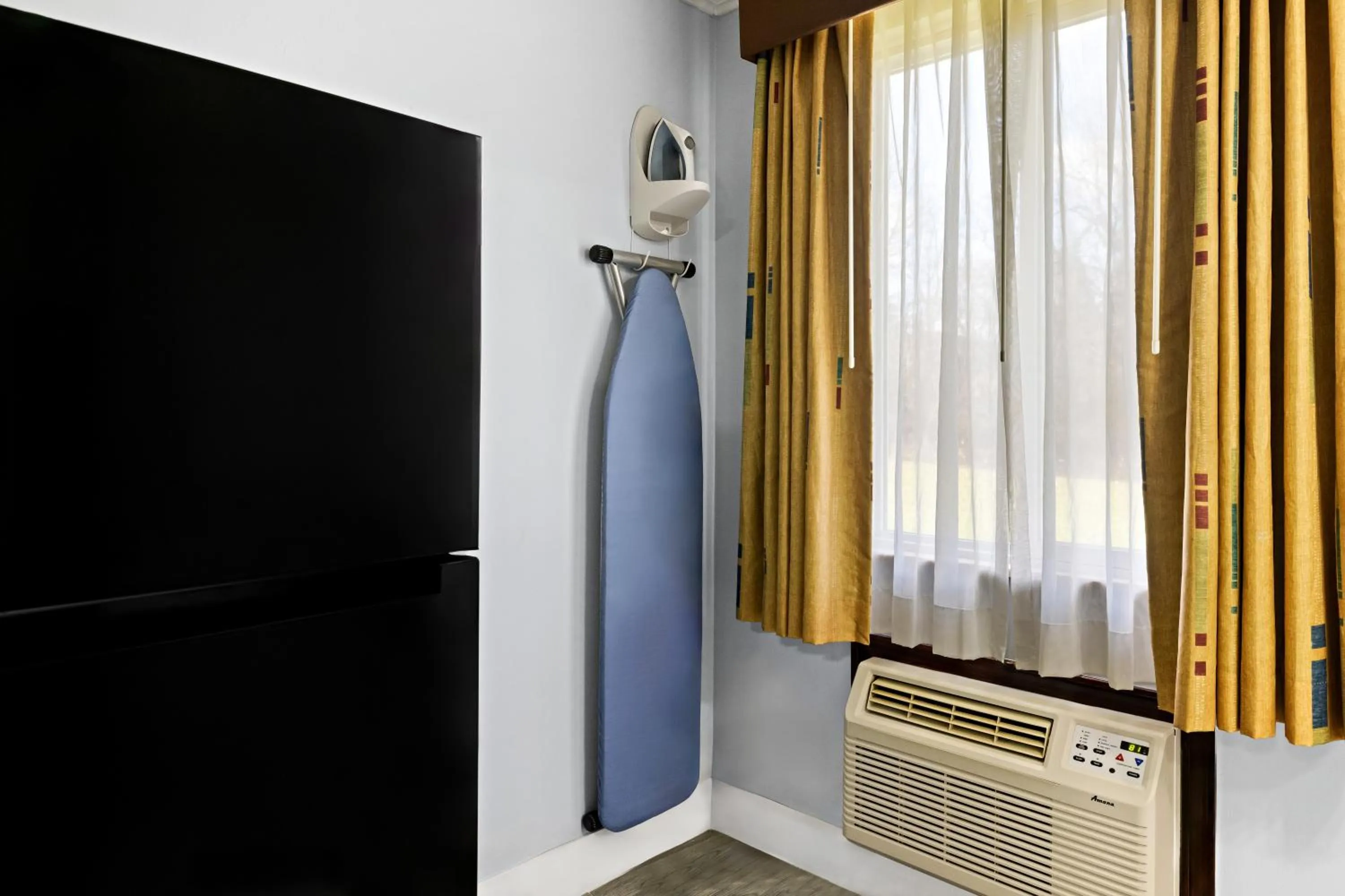 wardrobe in Village Haven Inn & Extended Stay