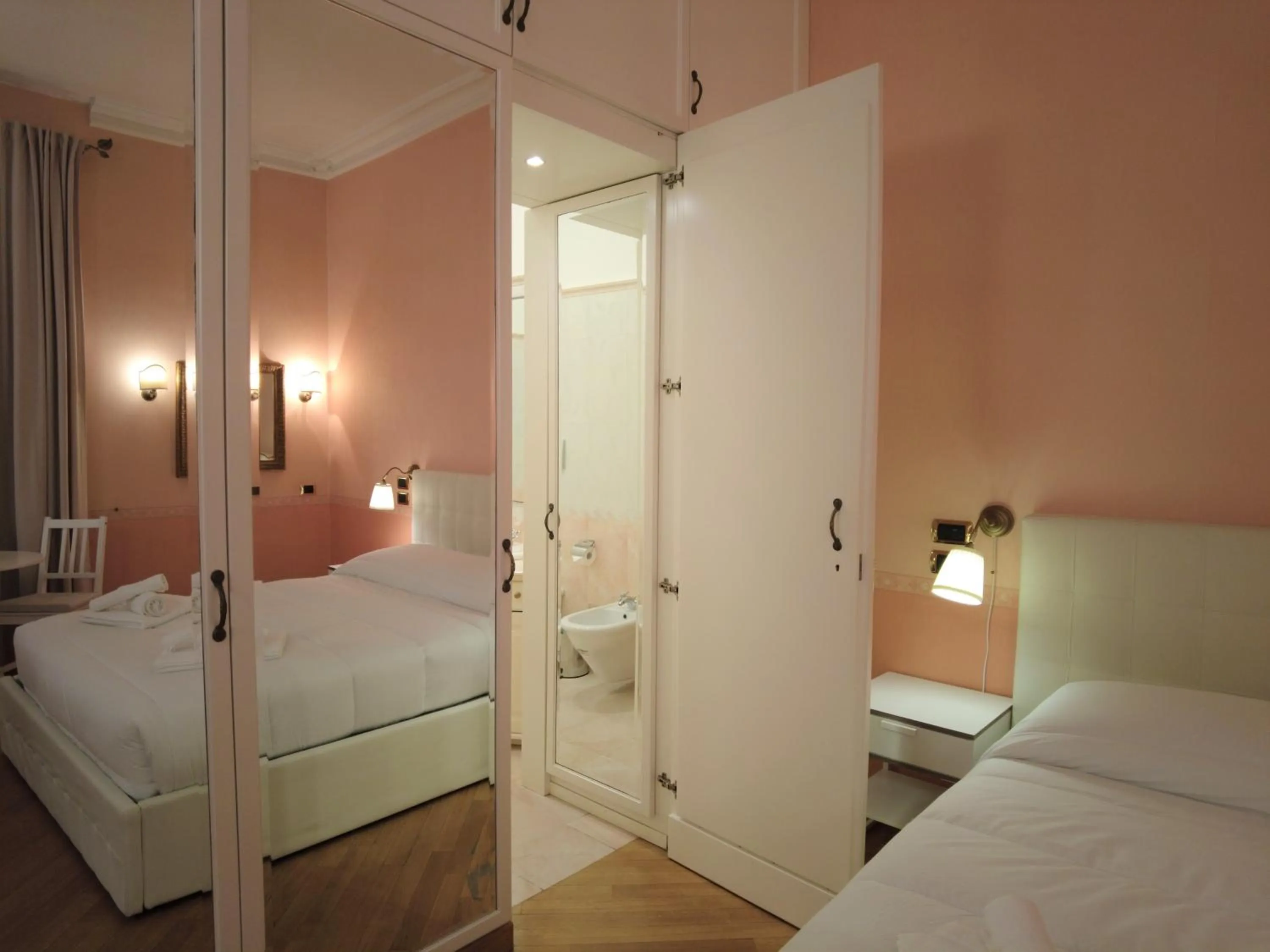 Photo of the whole room, Bed in Gardoce's Guest House