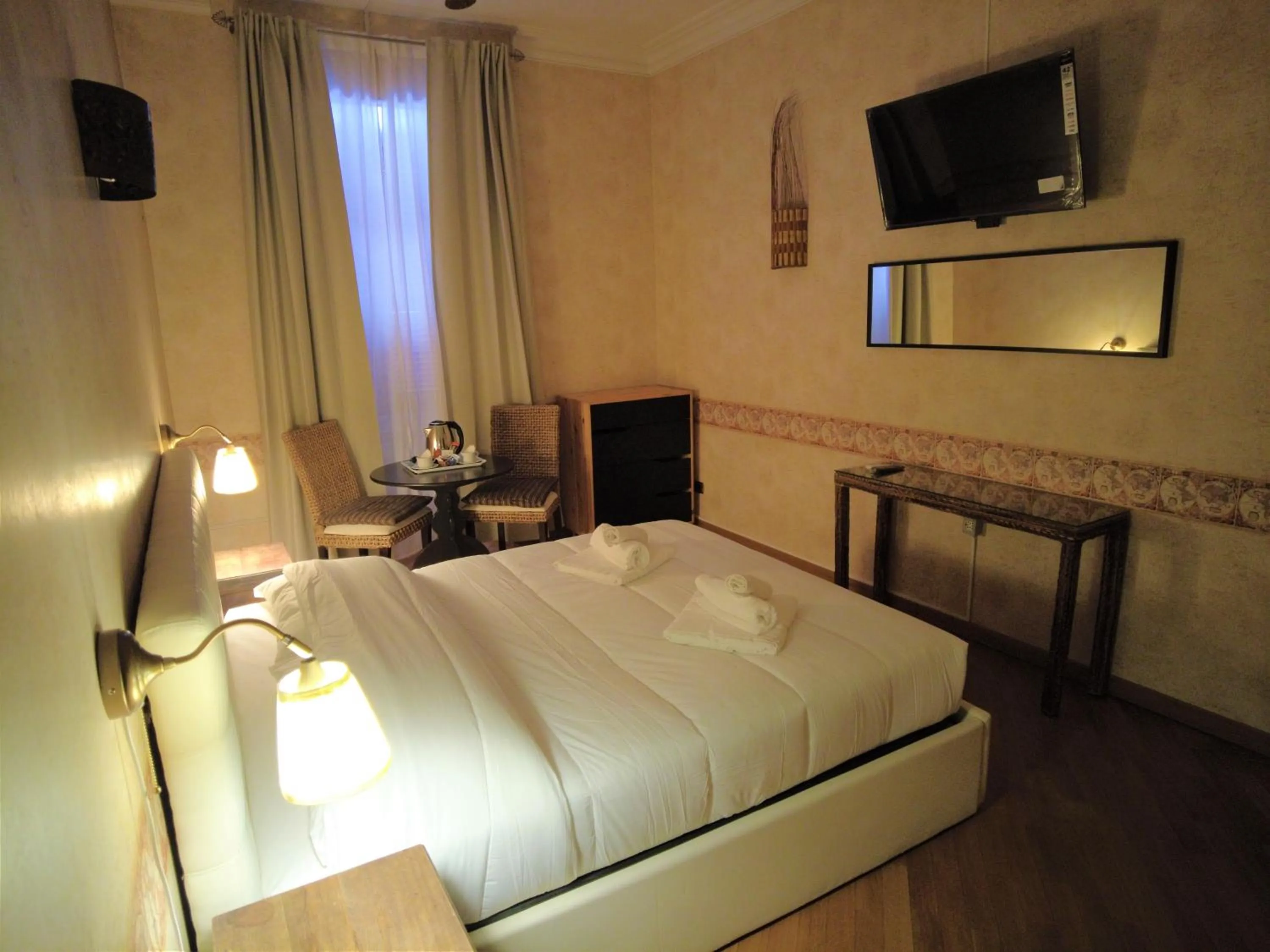 Photo of the whole room, Bed in Gardoce's Guest House