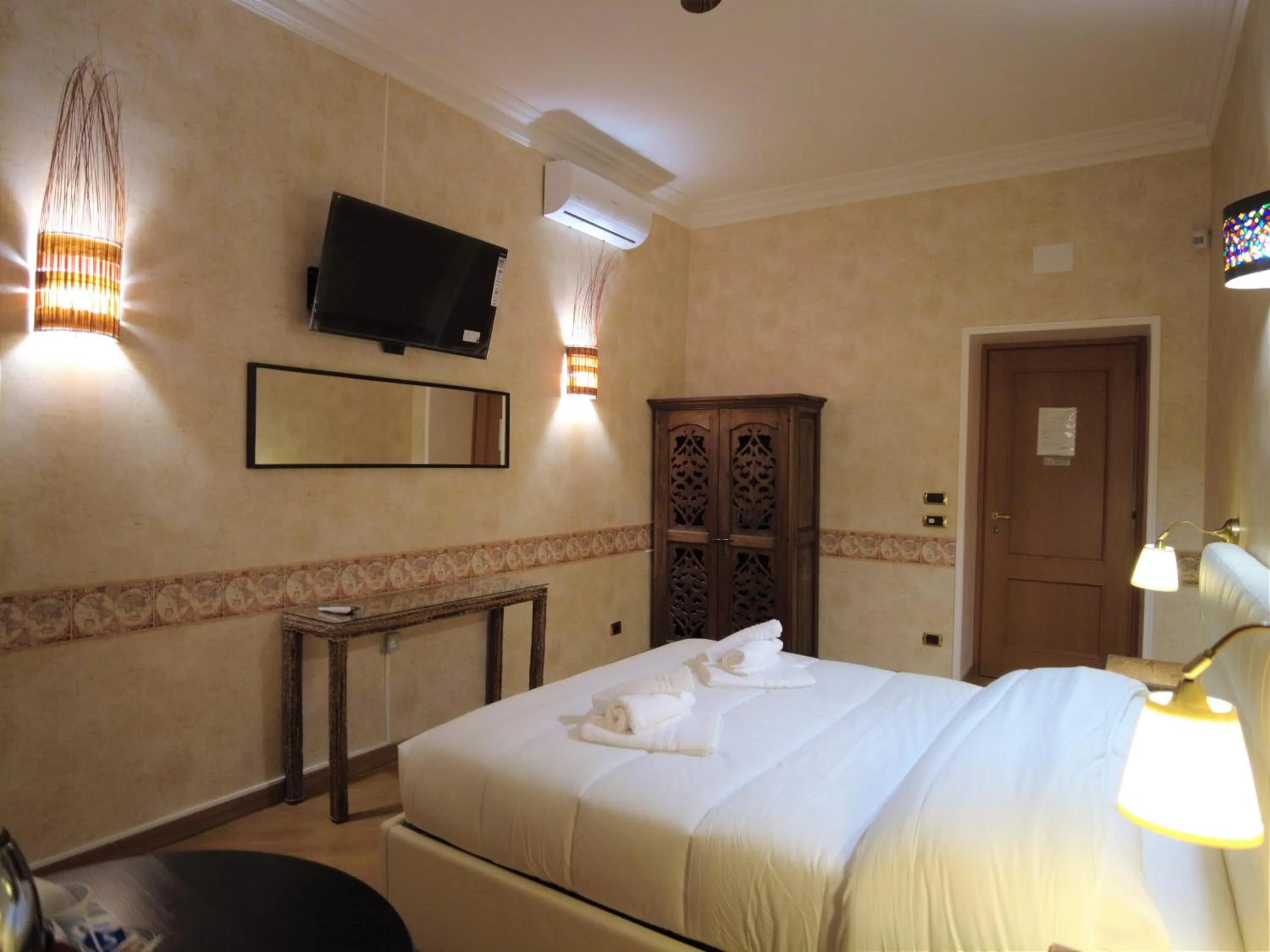 Bed in Gardoce's Guest House