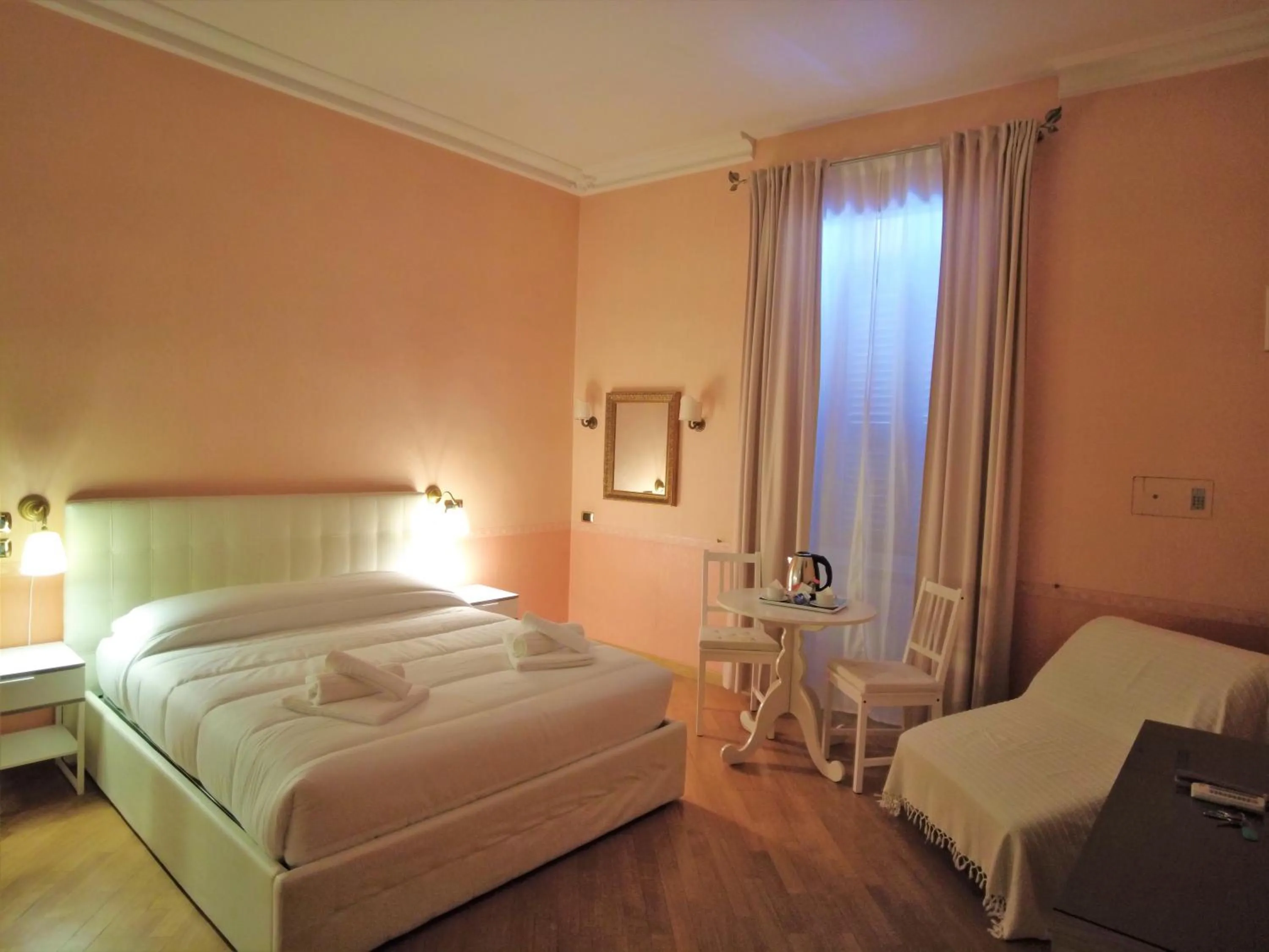 Bed in Gardoce's Guest House