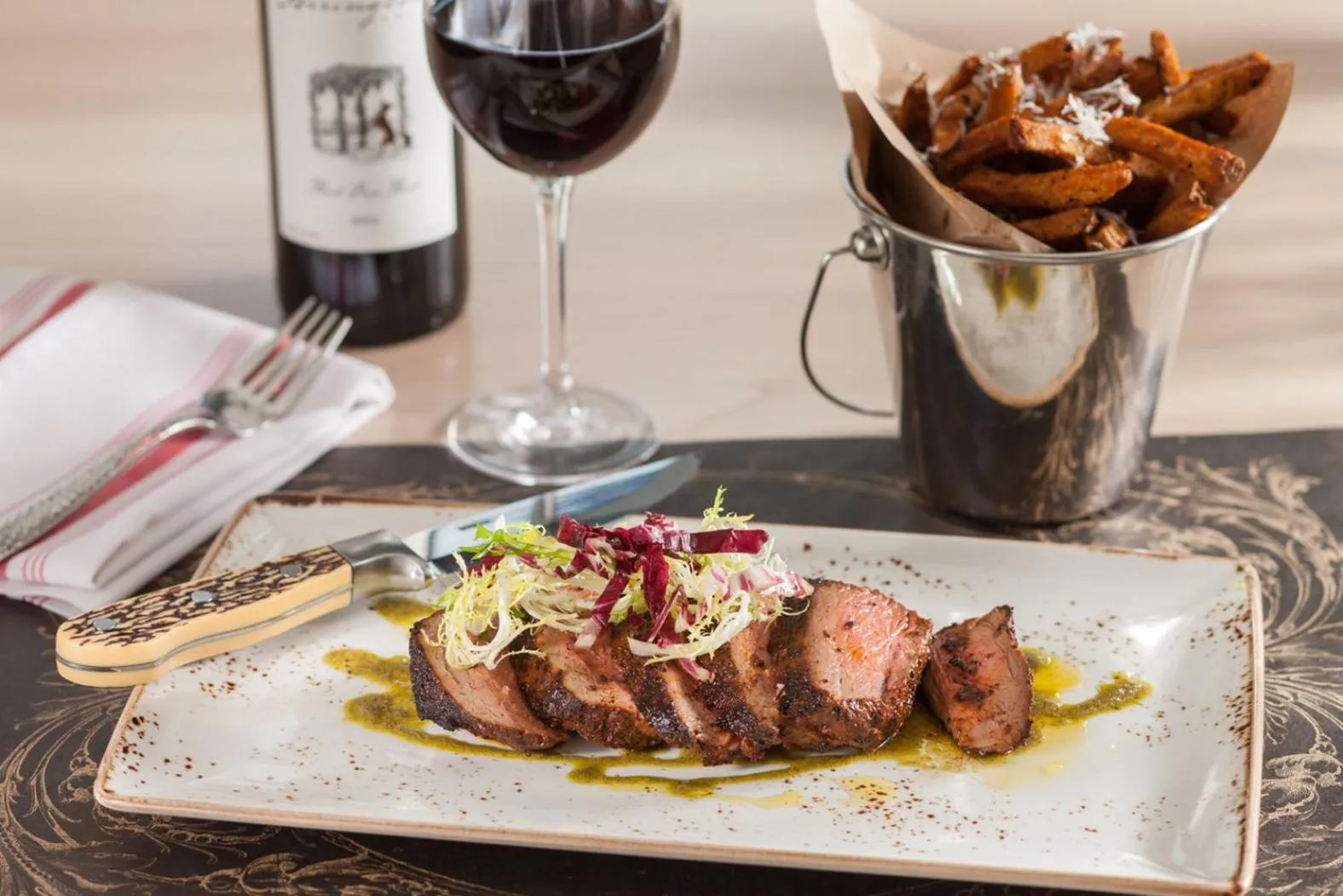 Restaurant/places to eat in Omni Nashville Hotel