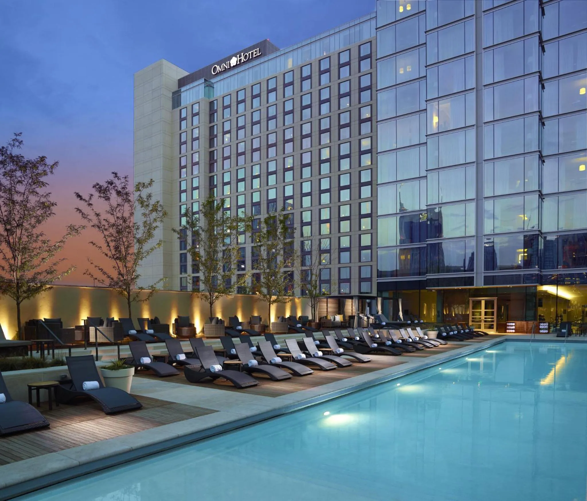 Swimming pool in Omni Nashville Hotel