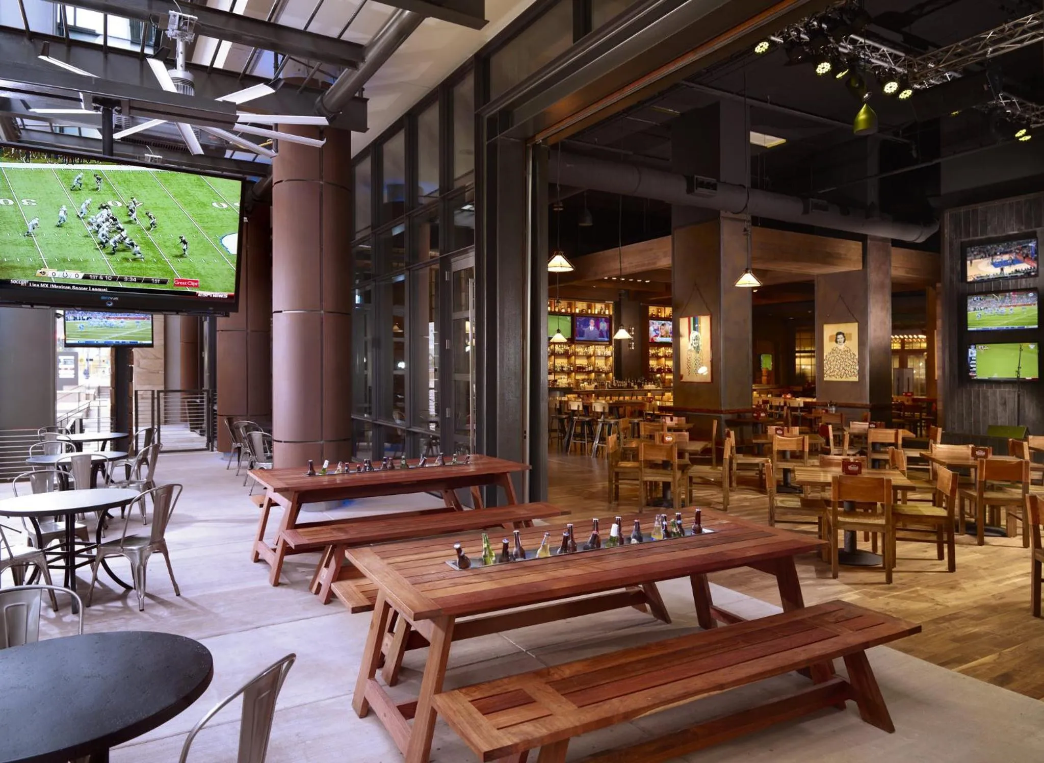 Restaurant/places to eat in Omni Nashville Hotel