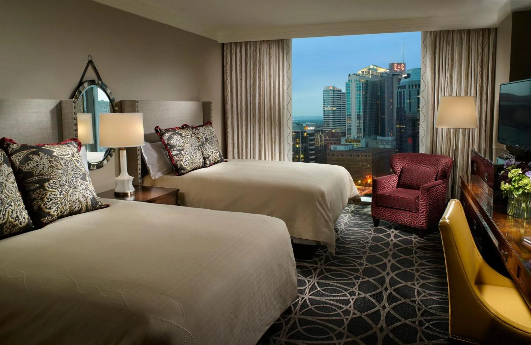 Photo of the whole room, Bed in Omni Nashville Hotel