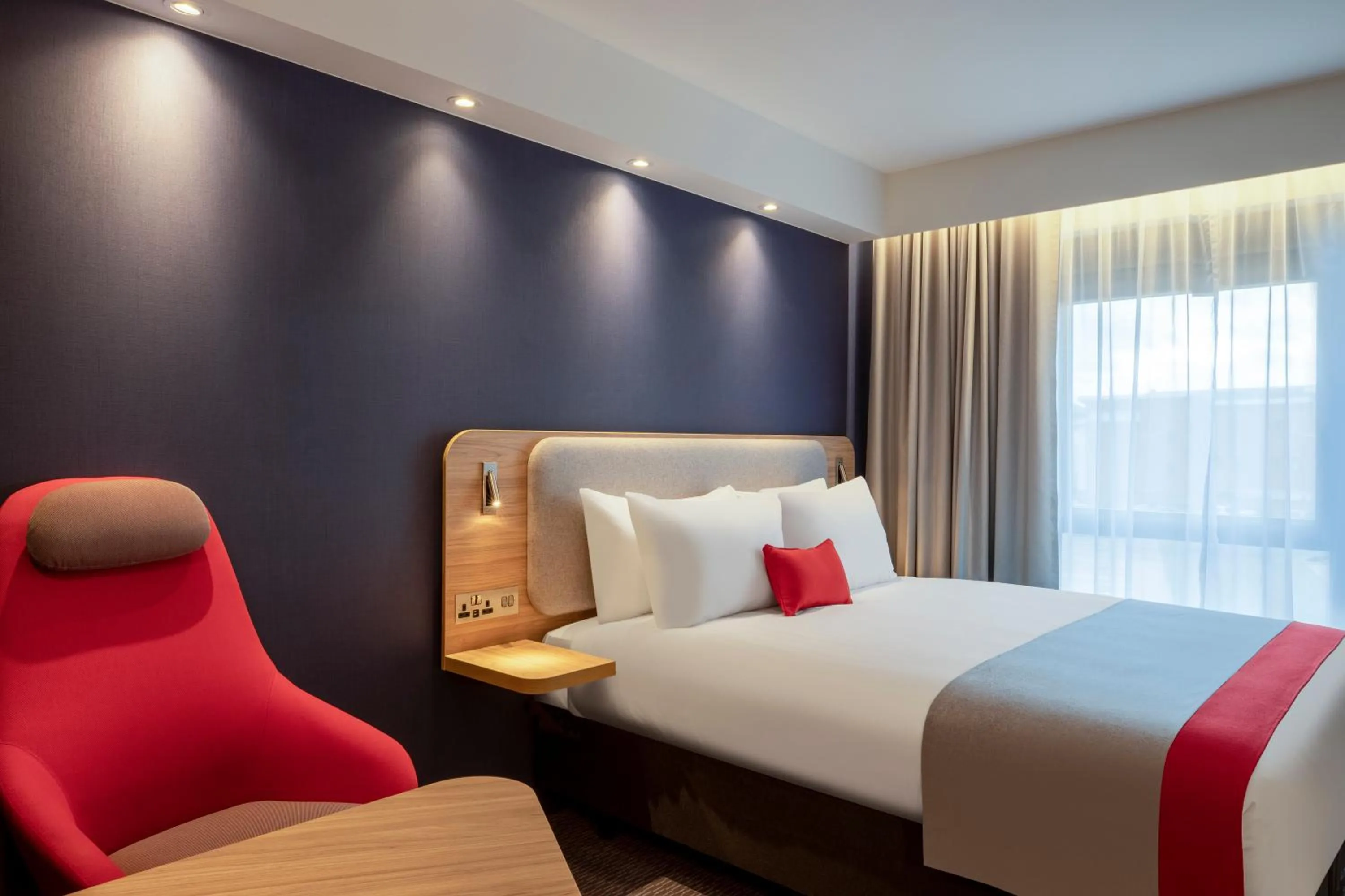 Bedroom, Bed in Holiday Inn Express Cambridge West - Cambourne by IHG