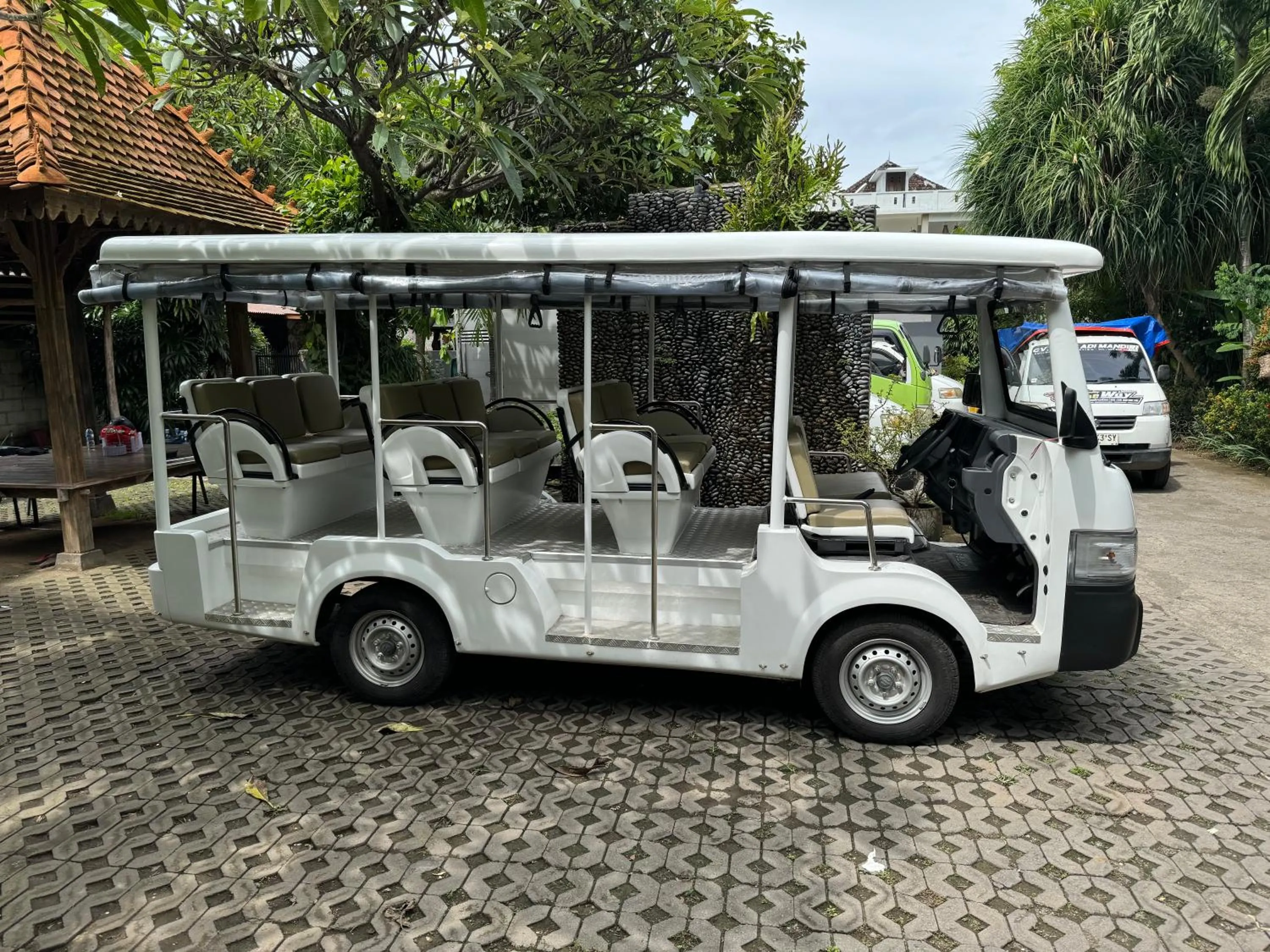 shuttle in Villa Adi