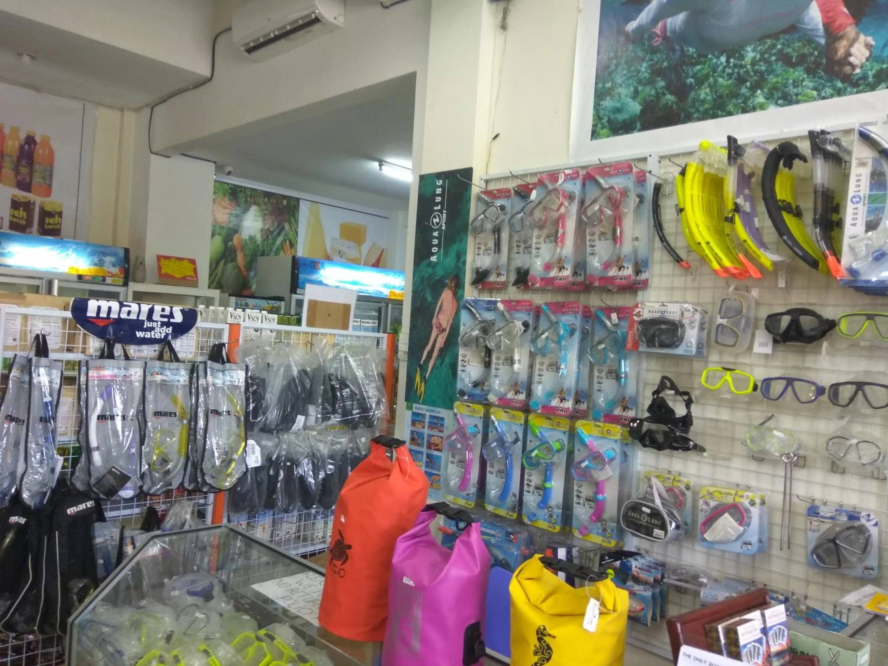 On-site shops in Villa Adi