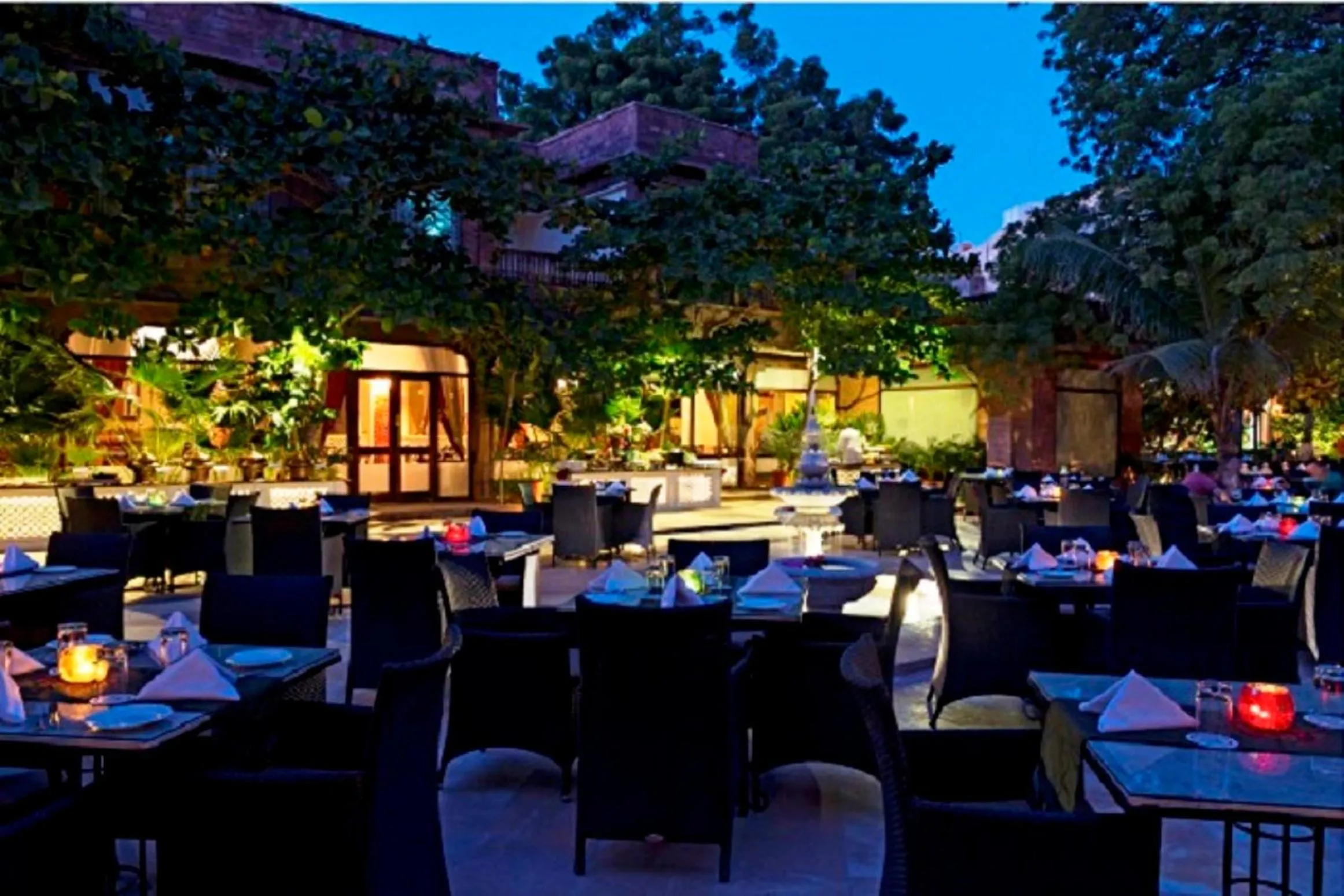 Restaurant/places to eat in Ranbanka Palace