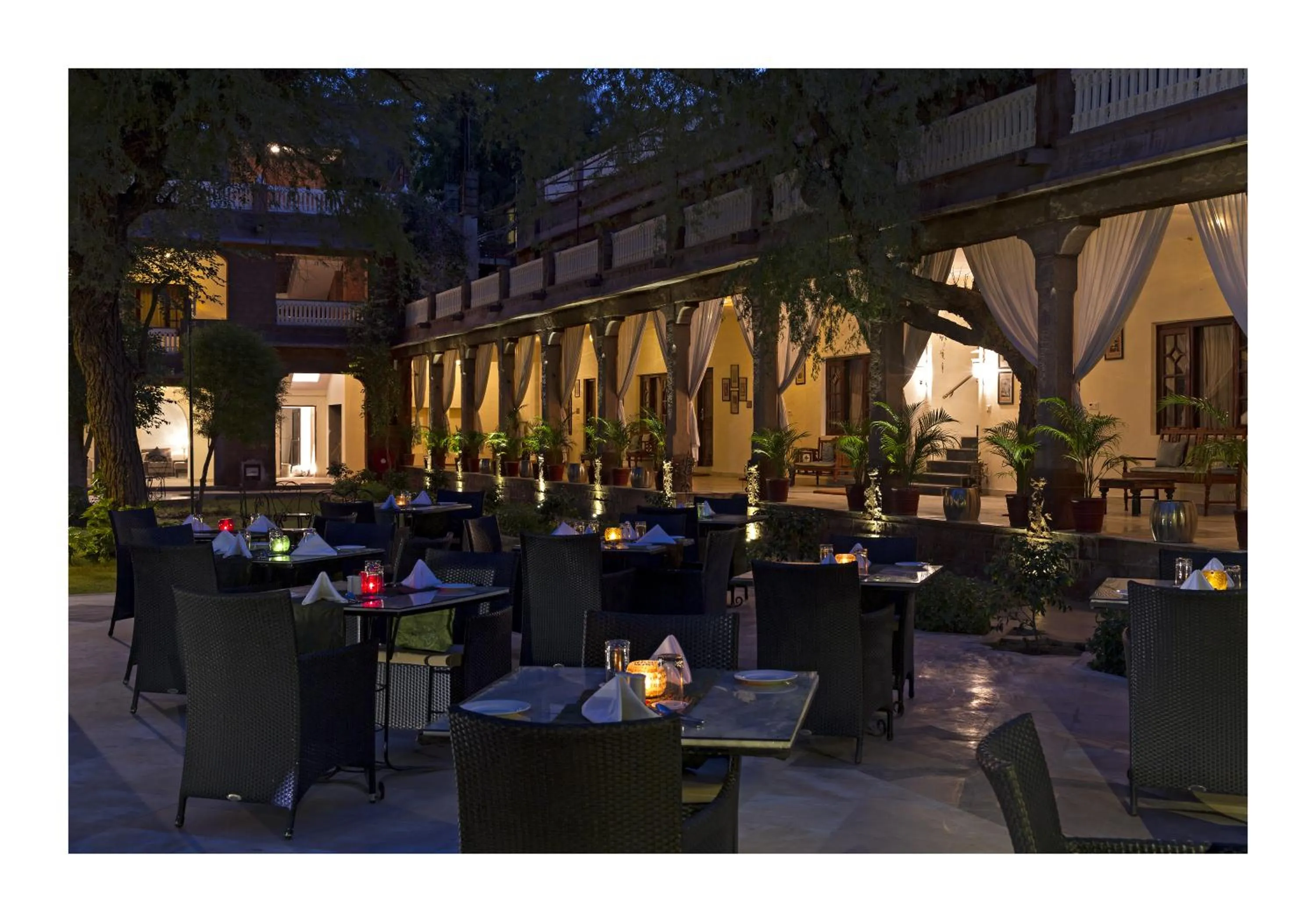 Restaurant/places to eat in Ranbanka Palace