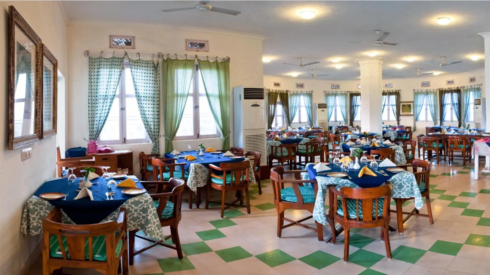 Restaurant/places to eat in Neemrana's - Hill Fort - Kesroli