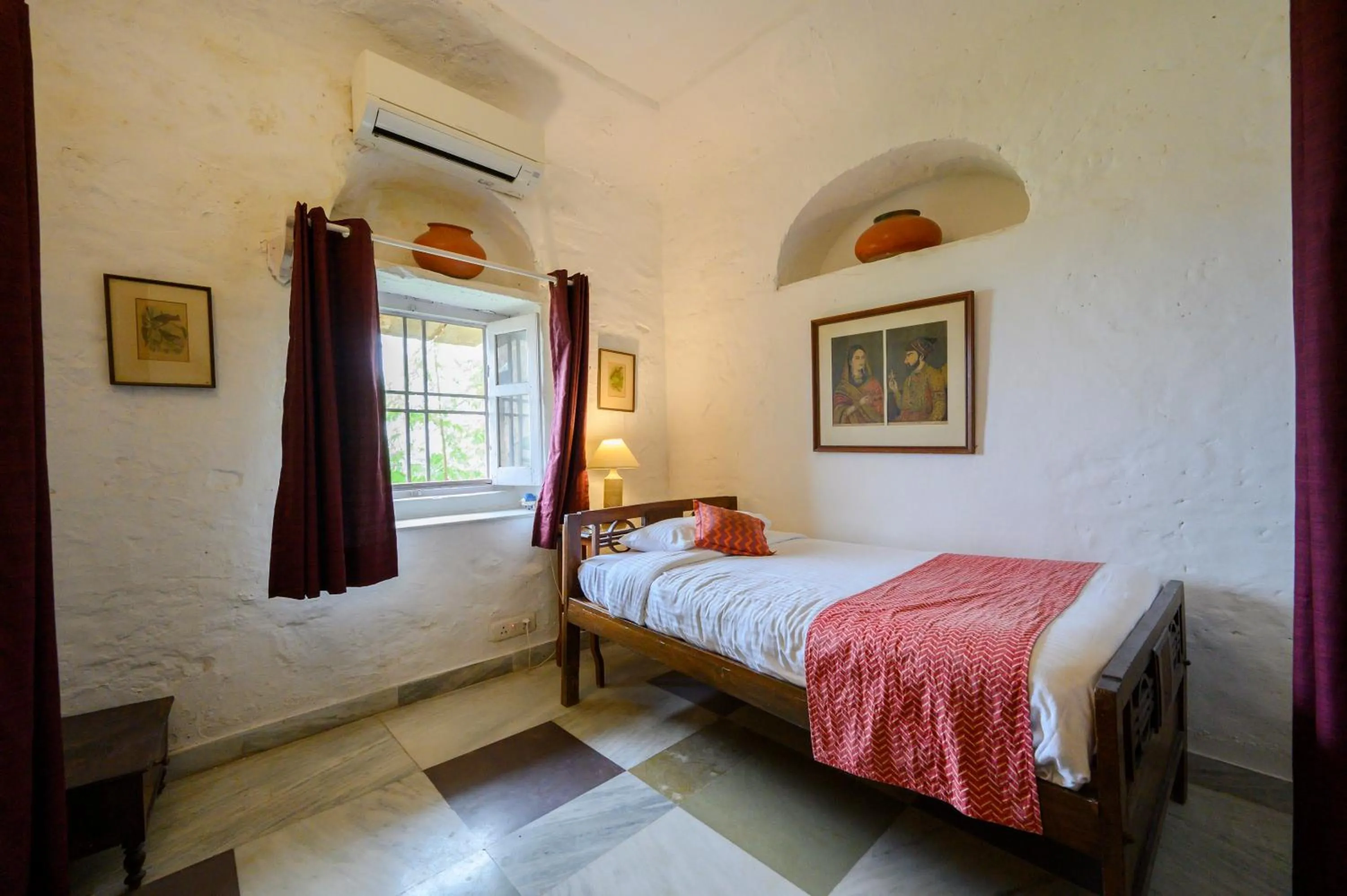 Bed in Neemrana's - Hill Fort - Kesroli