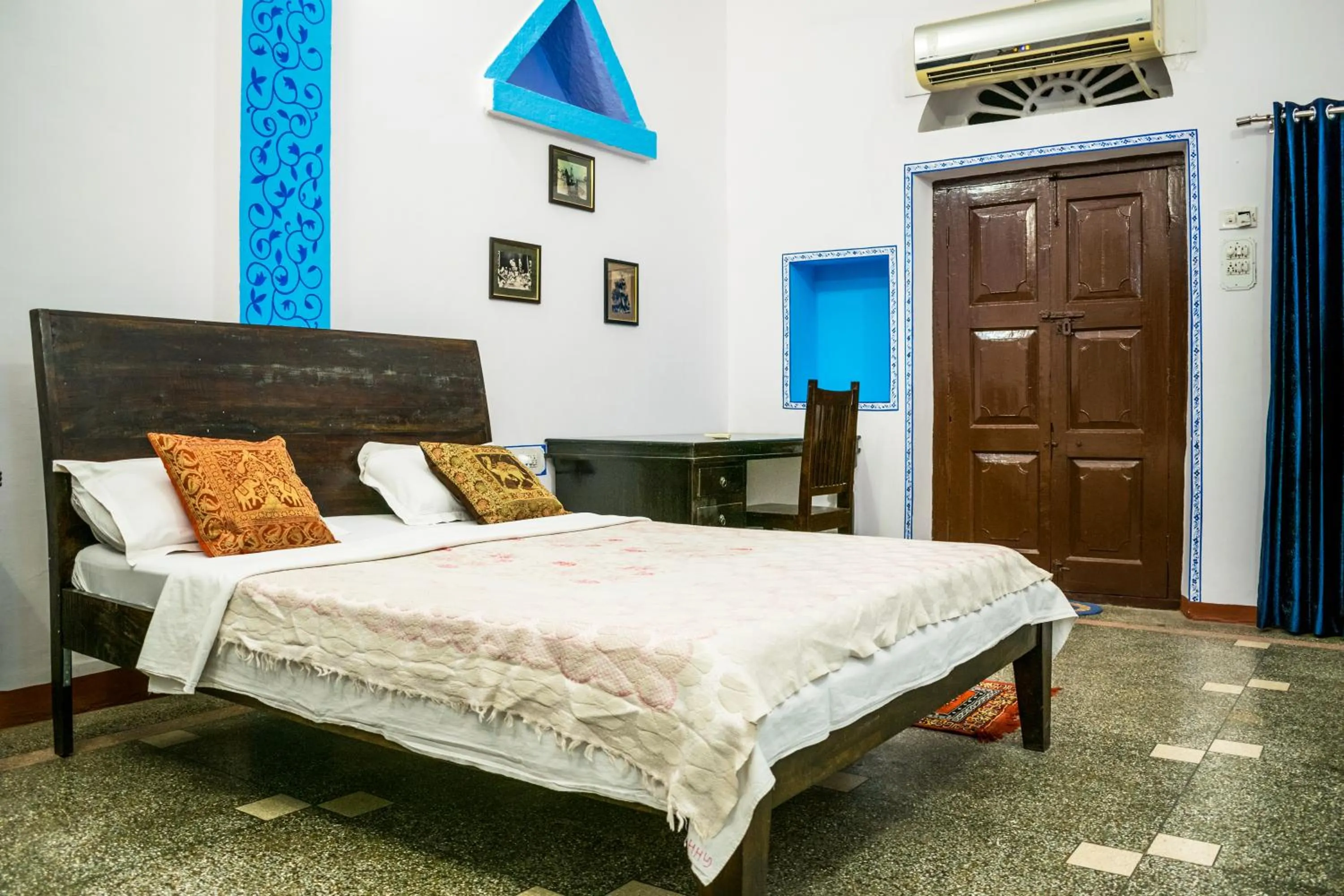 Photo of the whole room, Bed in Kings Retreat Jodhpur