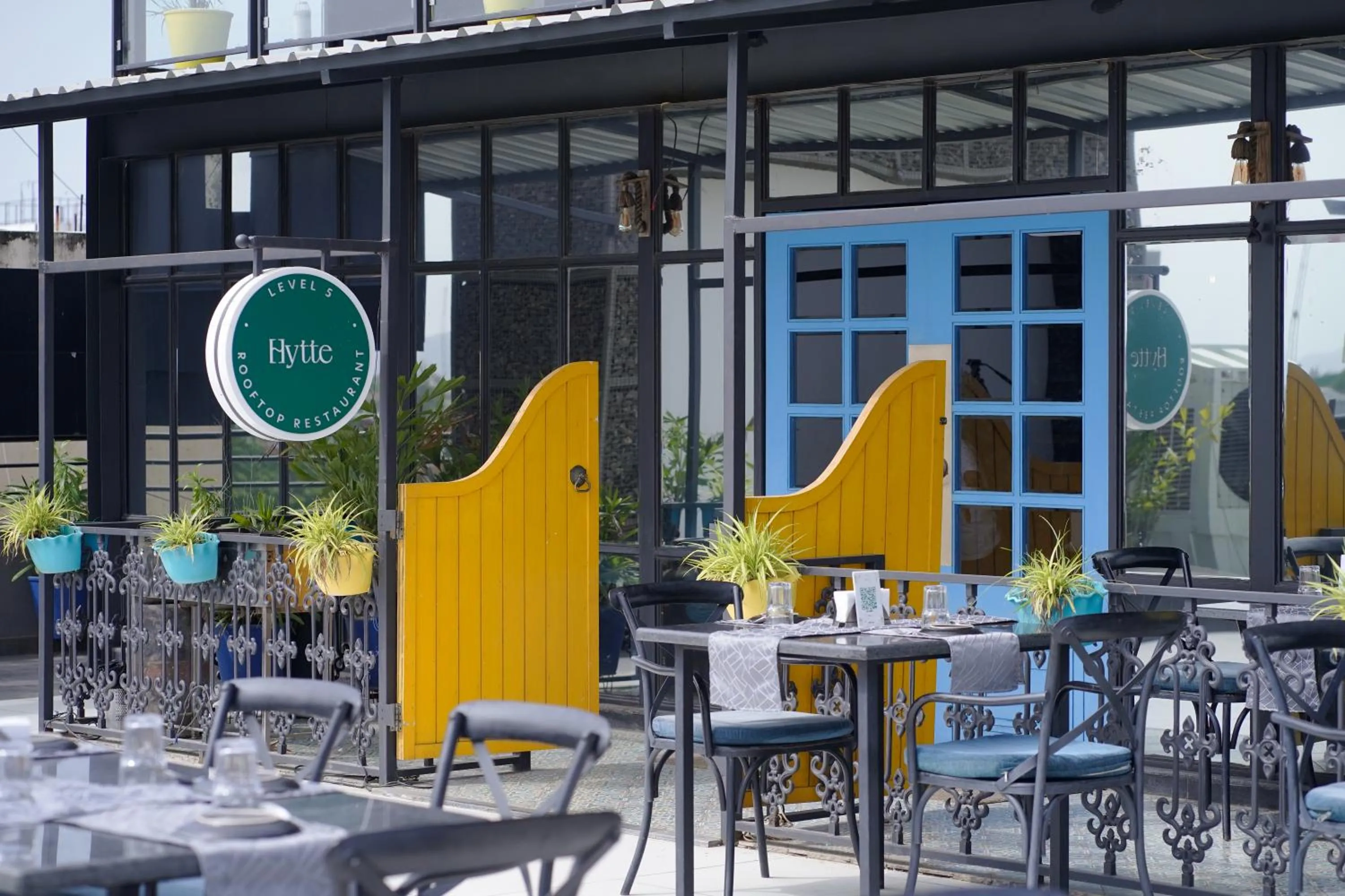 Restaurant/places to eat in Hotel Horizon - Near Fateh Sagar Lake Udaipur