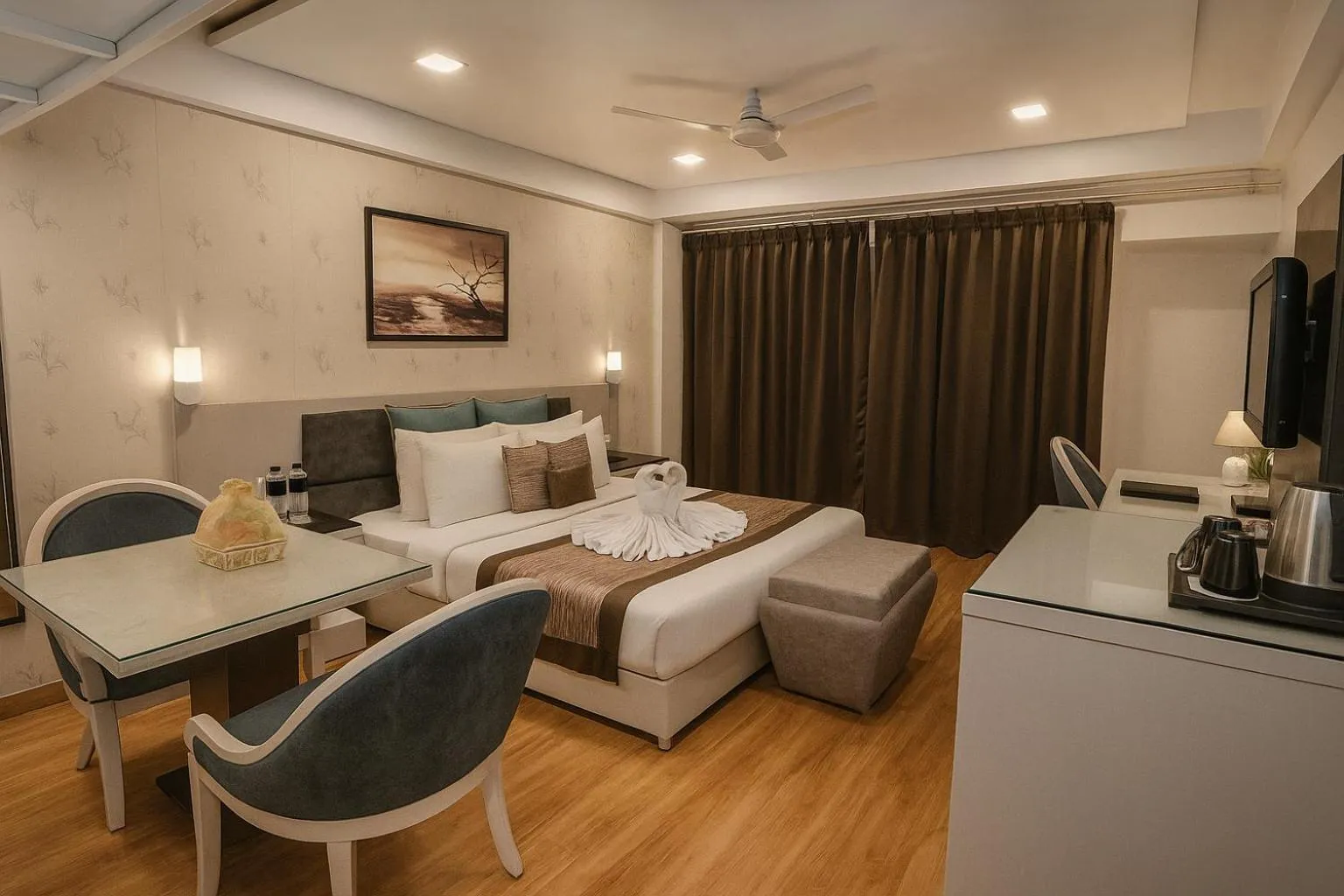 Bedroom, Bed in Hotel Horizon - Near Fateh Sagar Lake Udaipur