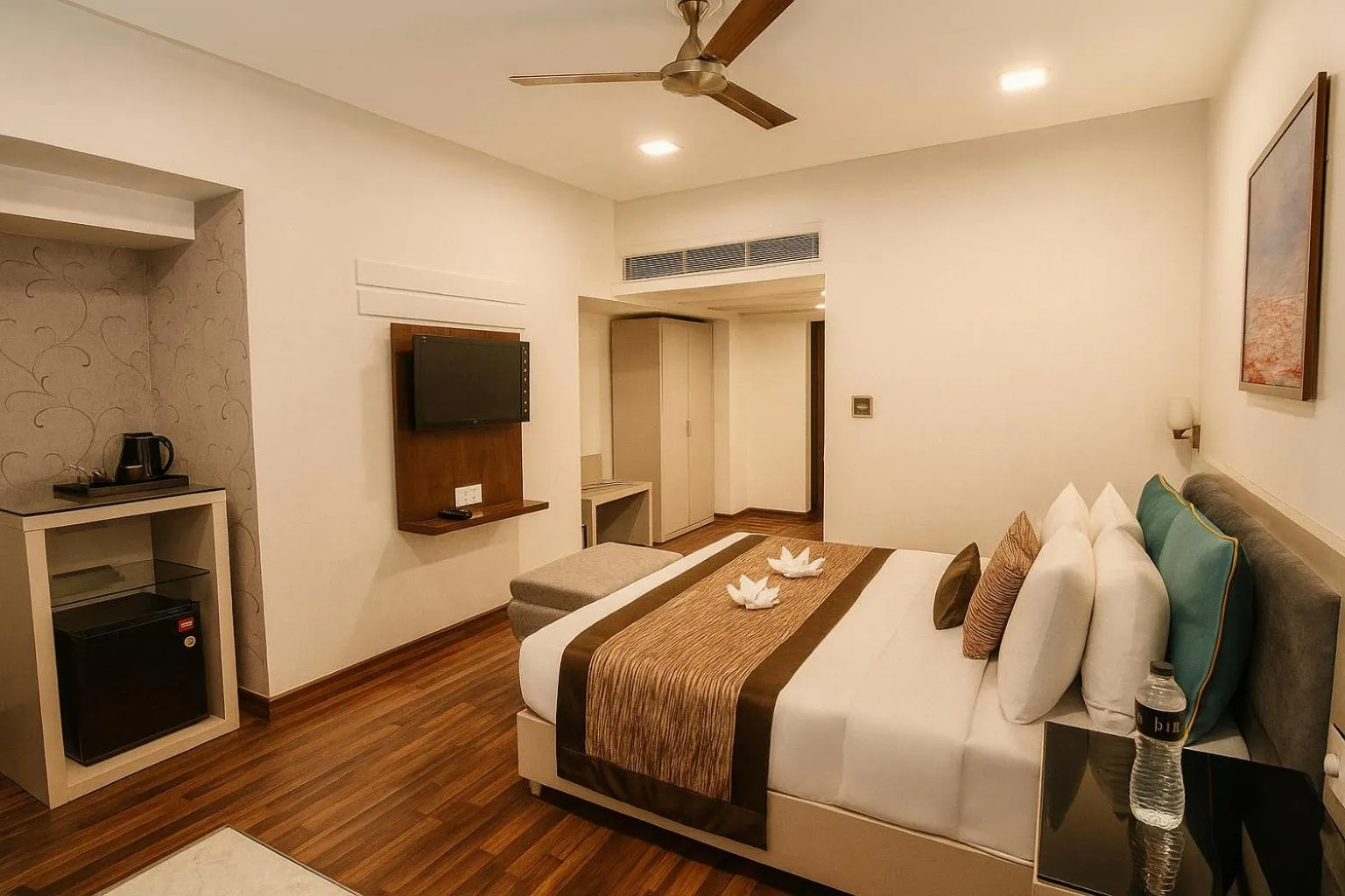 Bedroom, Bed in Hotel Horizon - Near Fateh Sagar Lake Udaipur