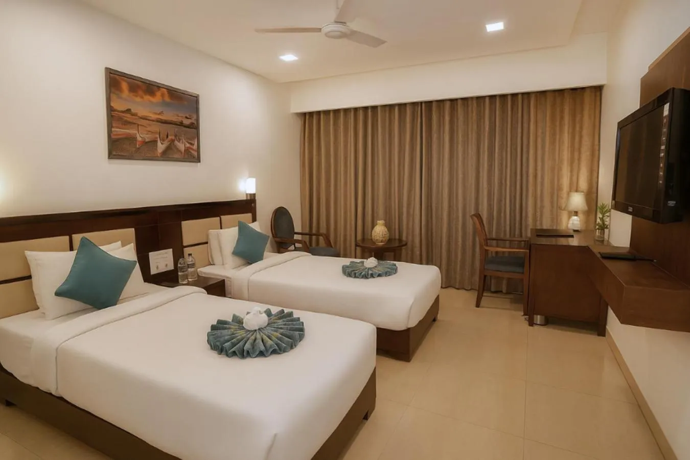 Bedroom, Bed in Hotel Horizon - Near Fateh Sagar Lake Udaipur