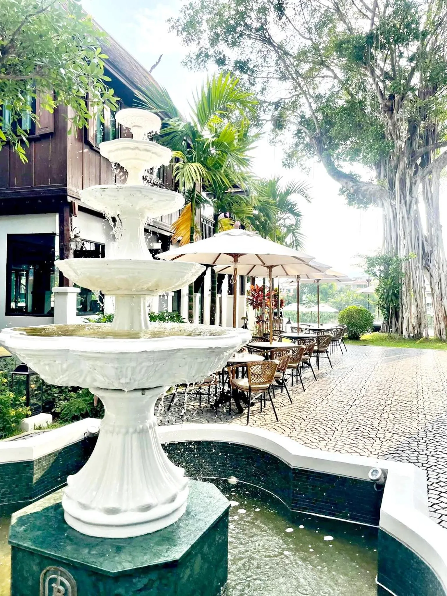 Restaurant/places to eat in Buri Sriping Riverside Resort & Spa