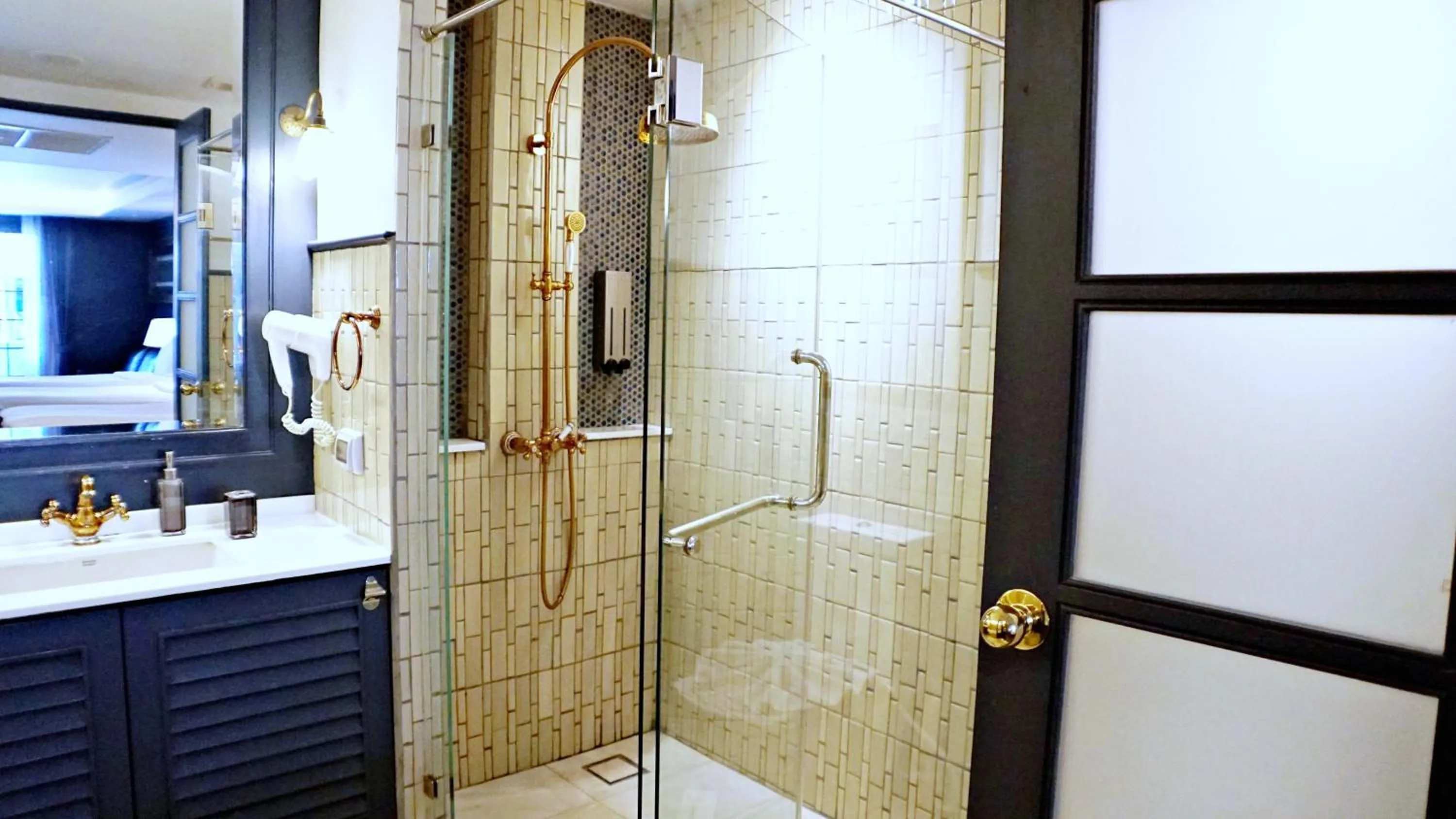 Shower in Buri Sriping Riverside Resort & Spa