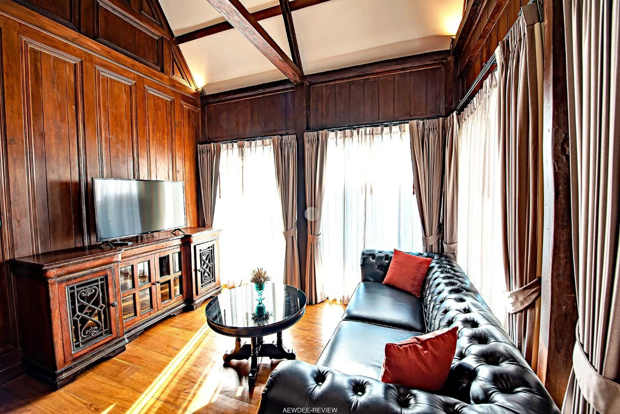 TV and multimedia in Buri Sriping Riverside Resort & Spa