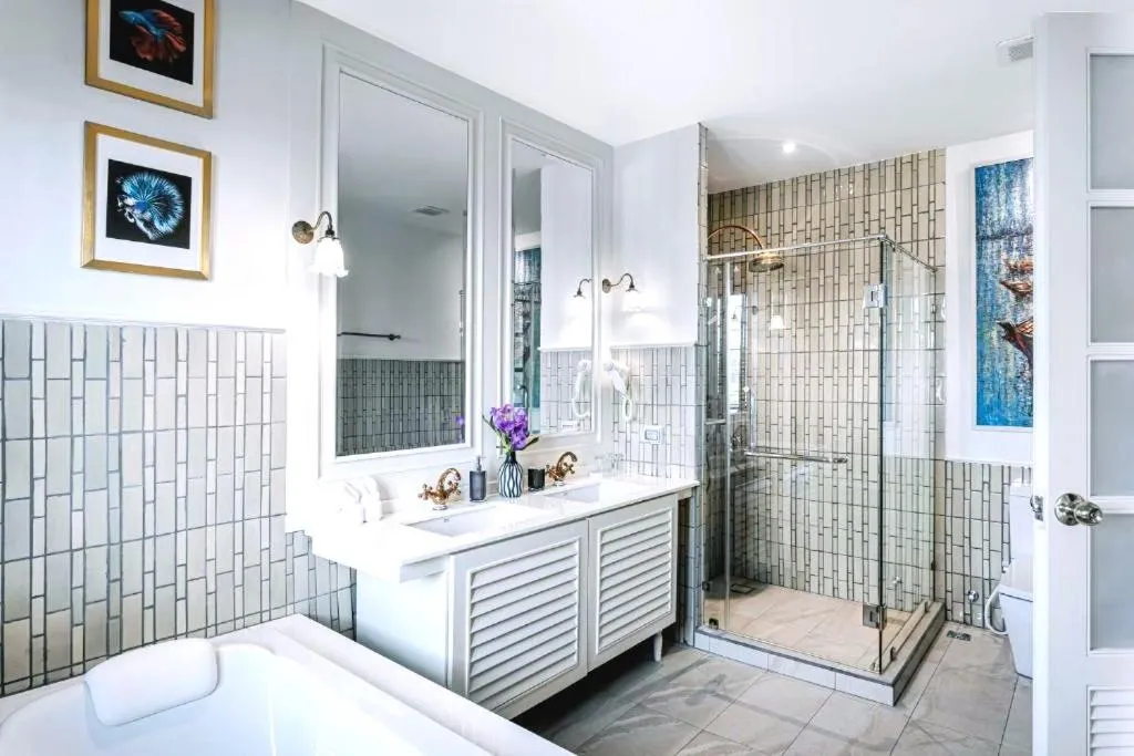 Shower in Buri Sriping Riverside Resort & Spa