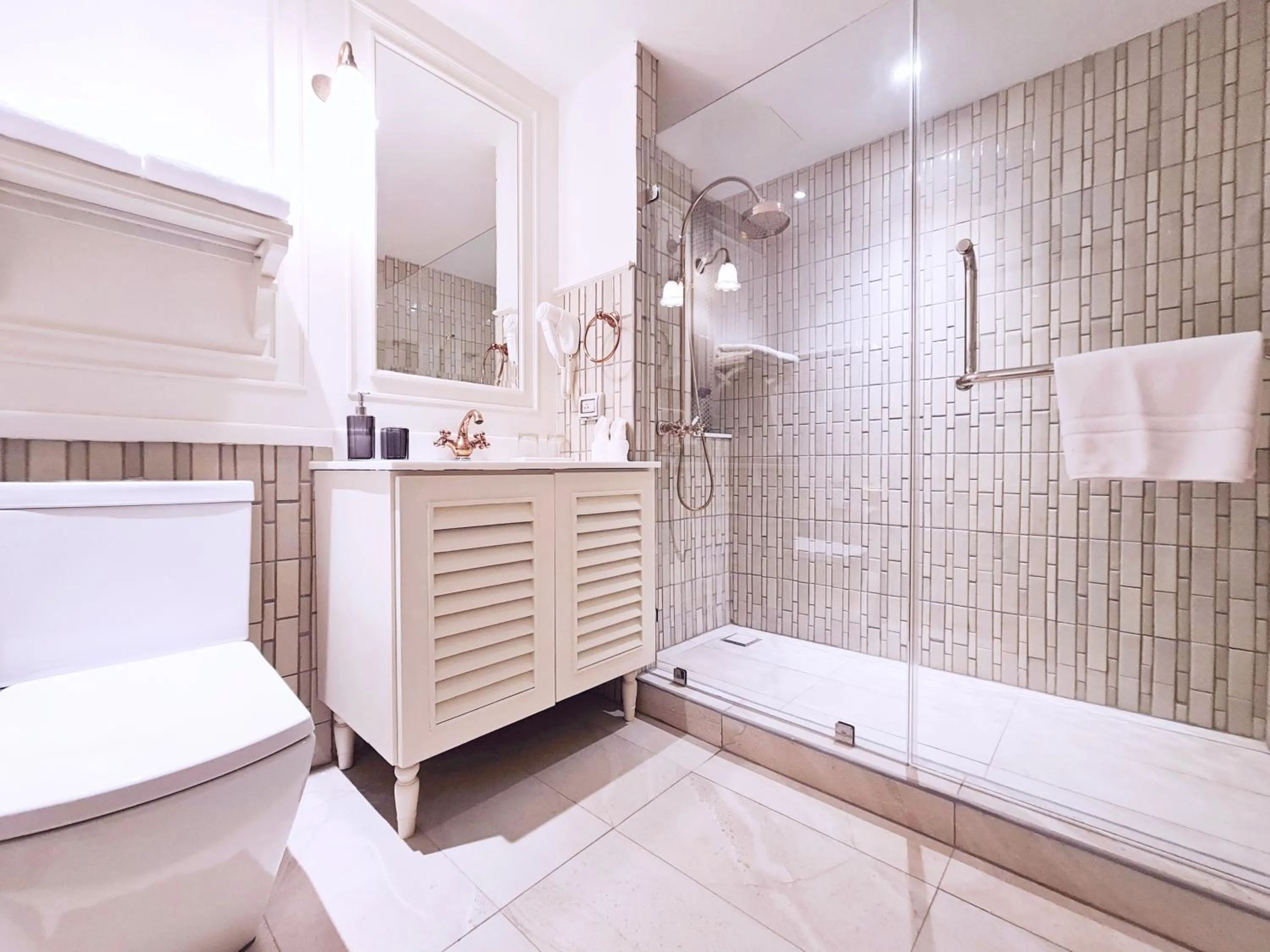 Shower in Buri Sriping Riverside Resort & Spa