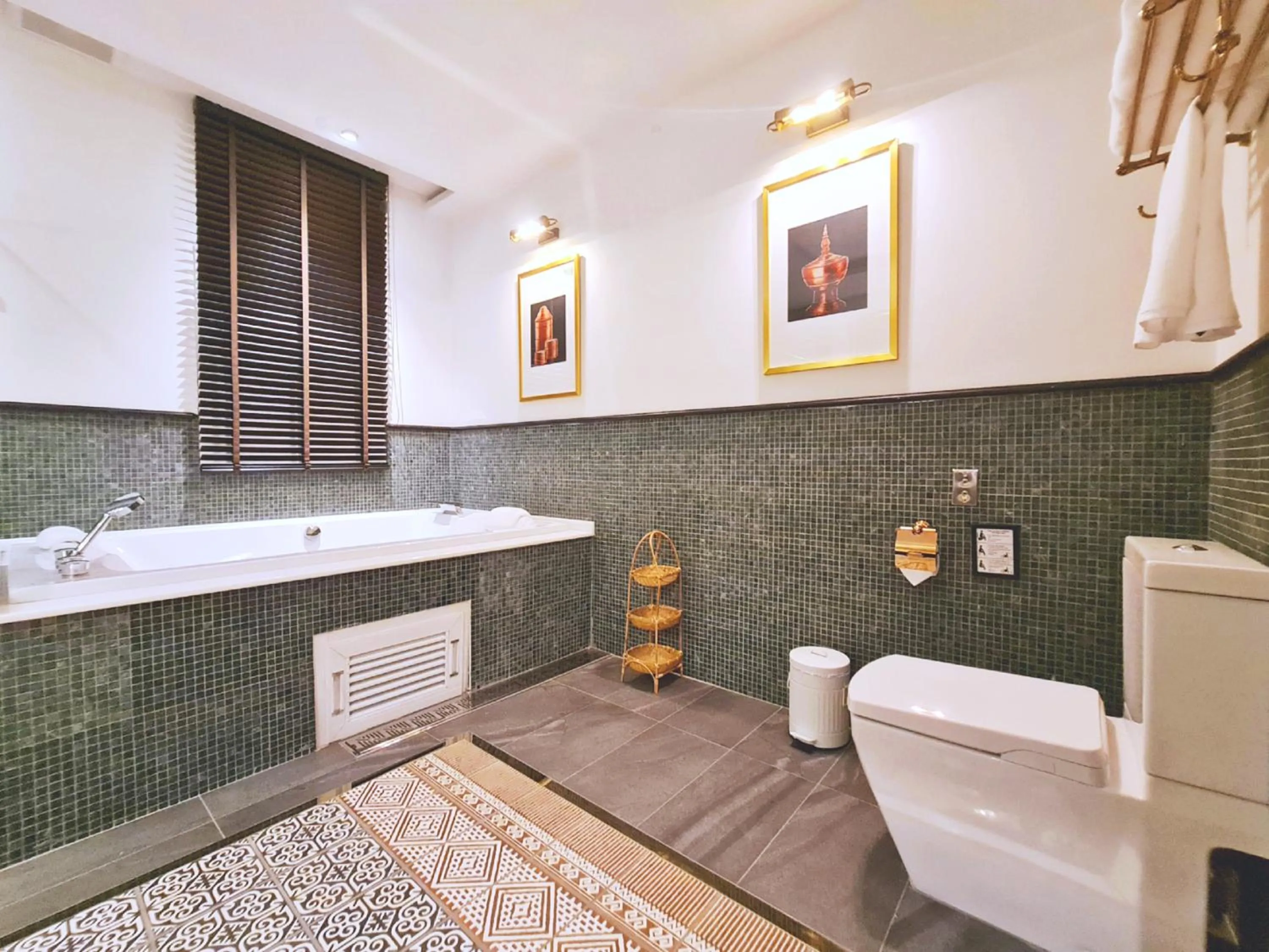 Toilet in Buri Sriping Riverside Resort & Spa