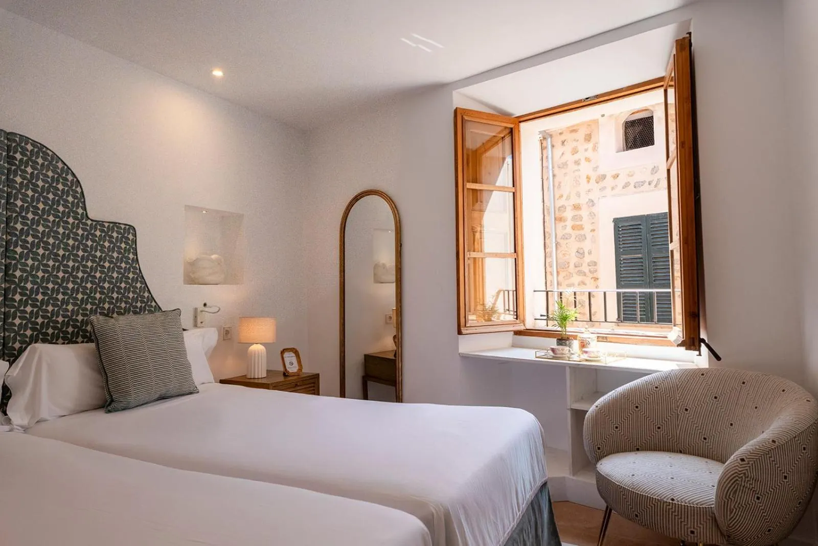 Bedroom, Bed in Petit Biniaraix