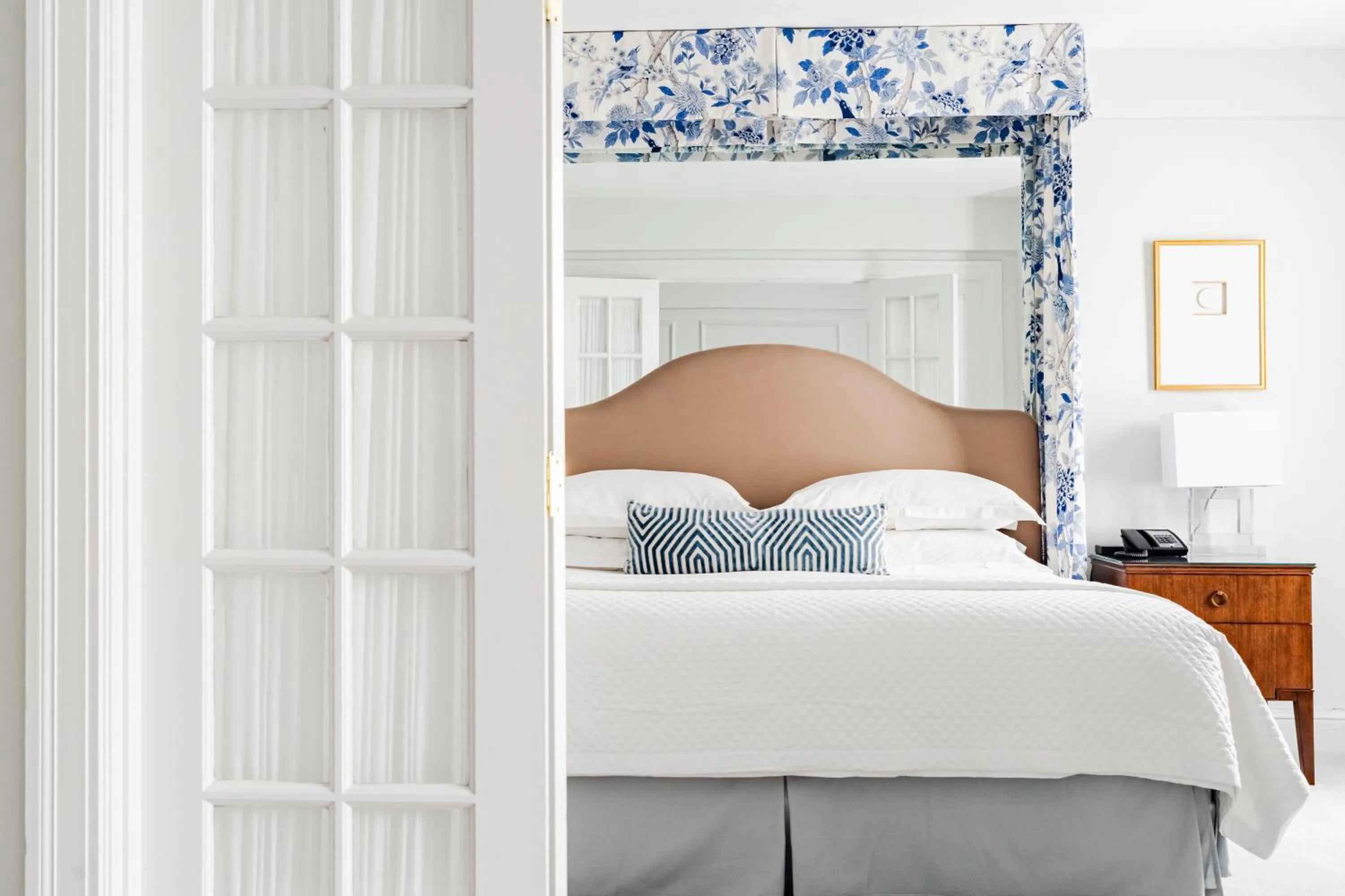 Bed in The Eliot Hotel