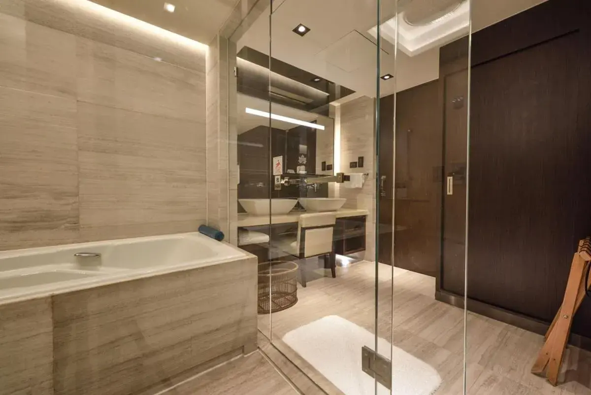 Deluxe Twin Beds Room - West Wing in Furama Hotel Dalian Deluxe Twin Beds Room - West Wing in Furama Hotel Dalian